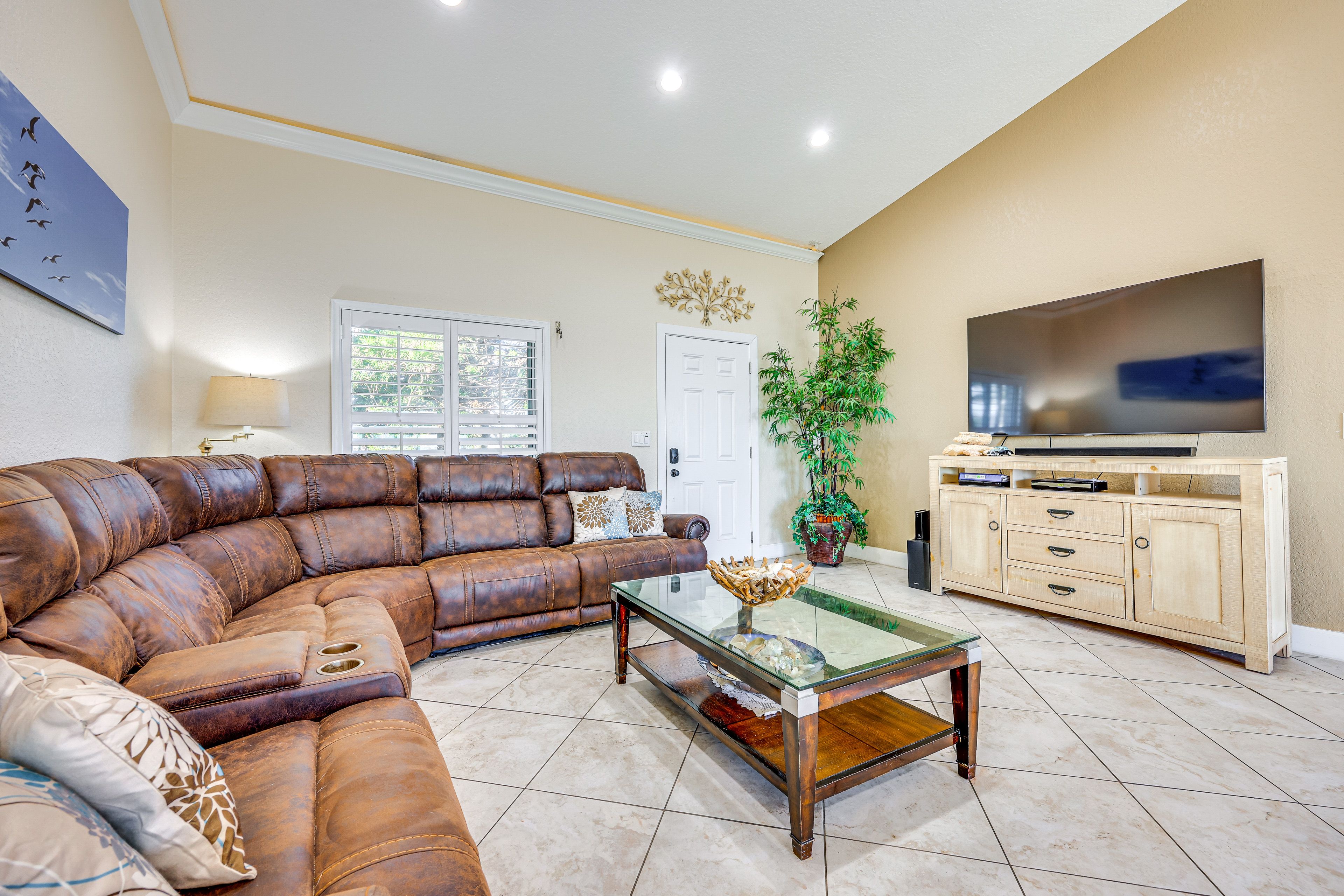 Living Room | Air Conditioning & Central Heating | Free WiFi
