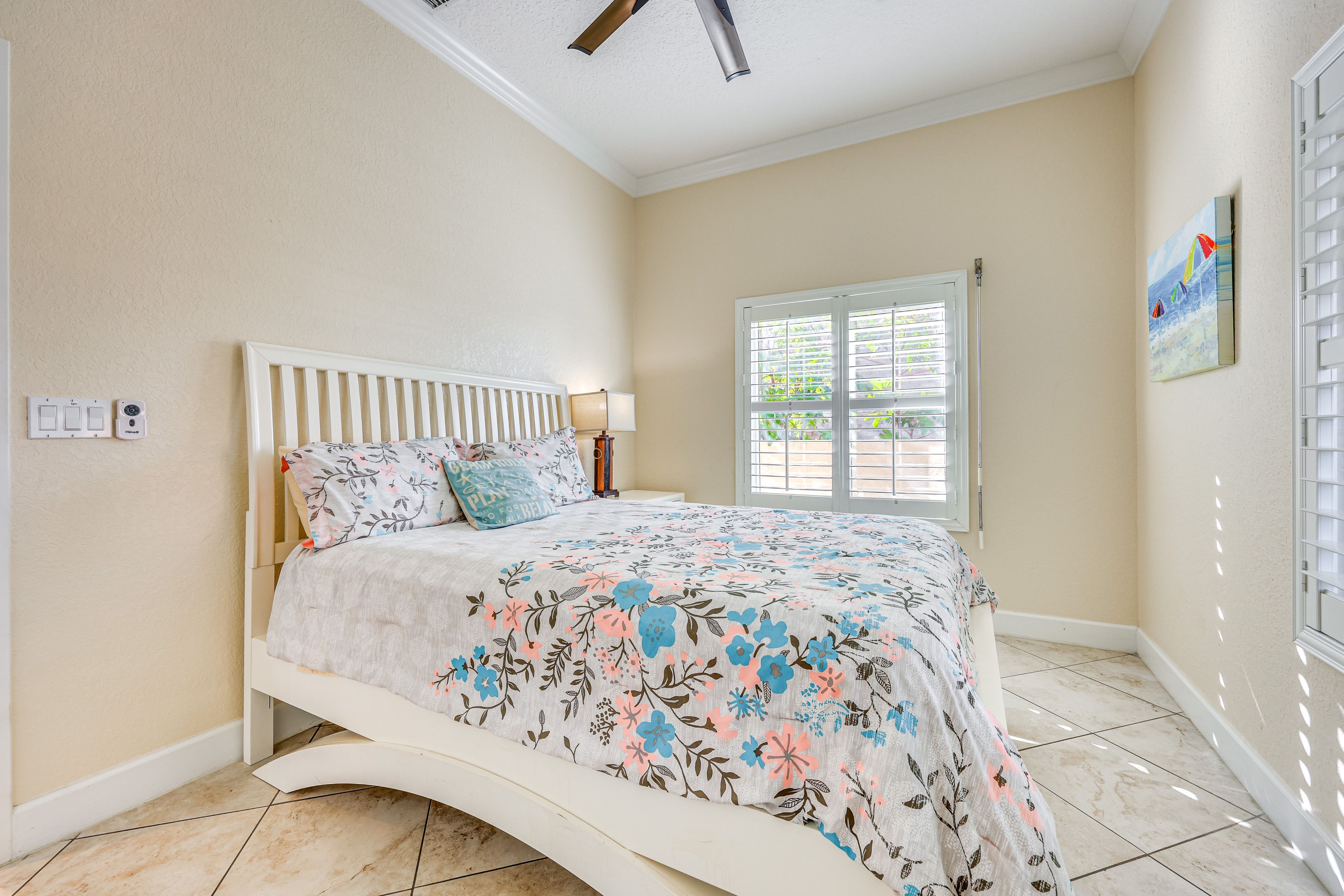 Bedroom 3 (White Room) | Queen Bed