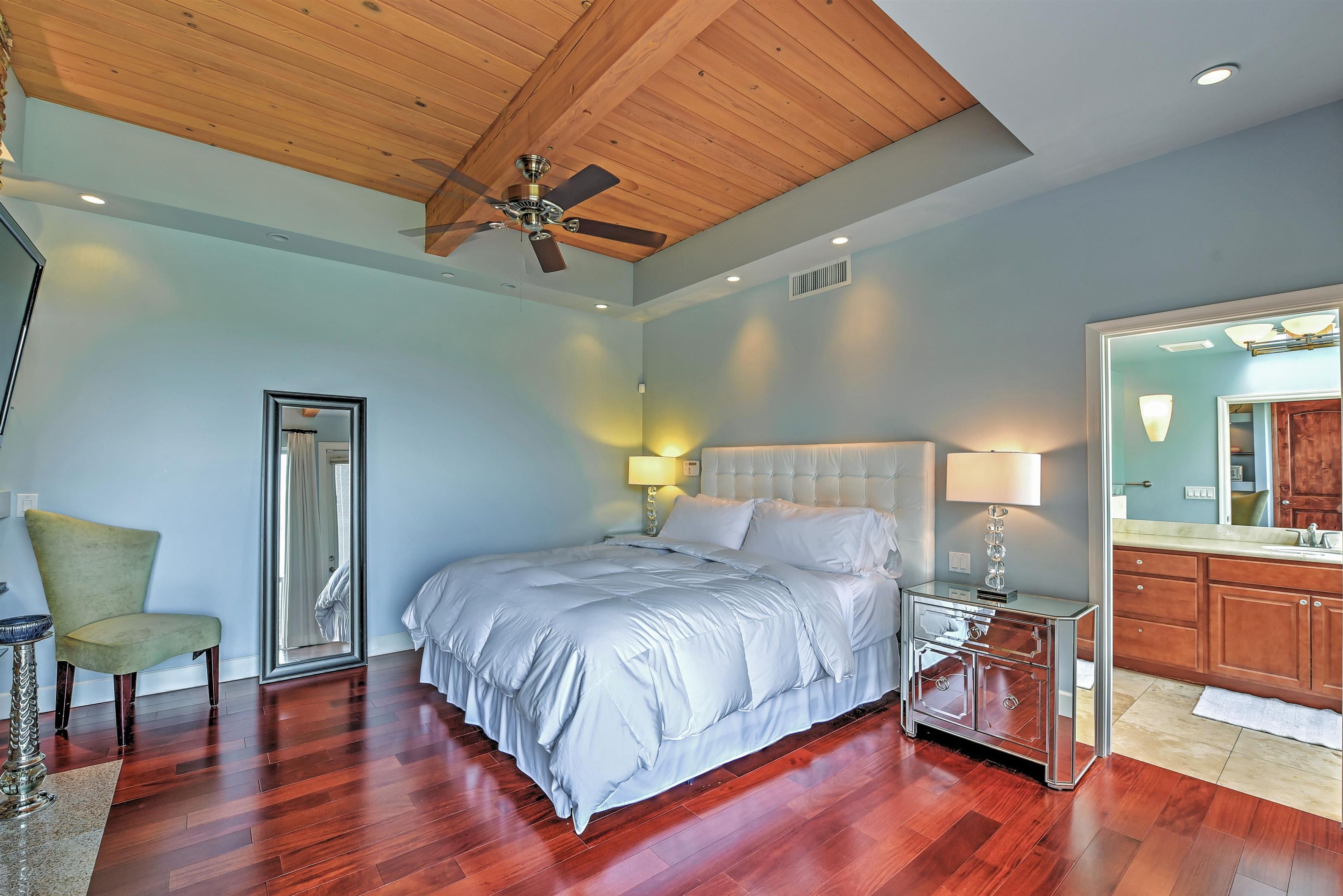 Bedroom 1 | King Bed | En-Suite Bathroom