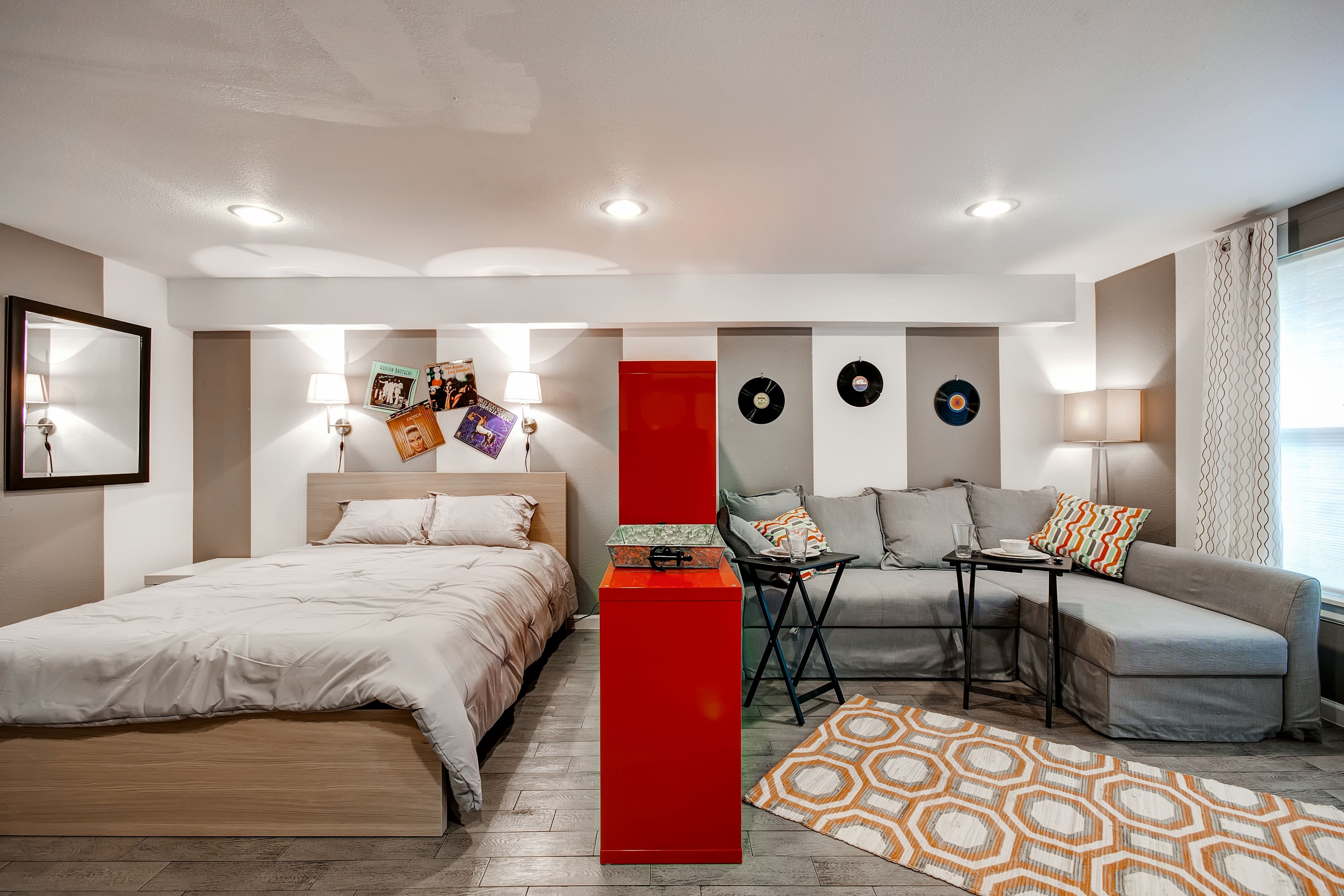 Studio | Queen Bed