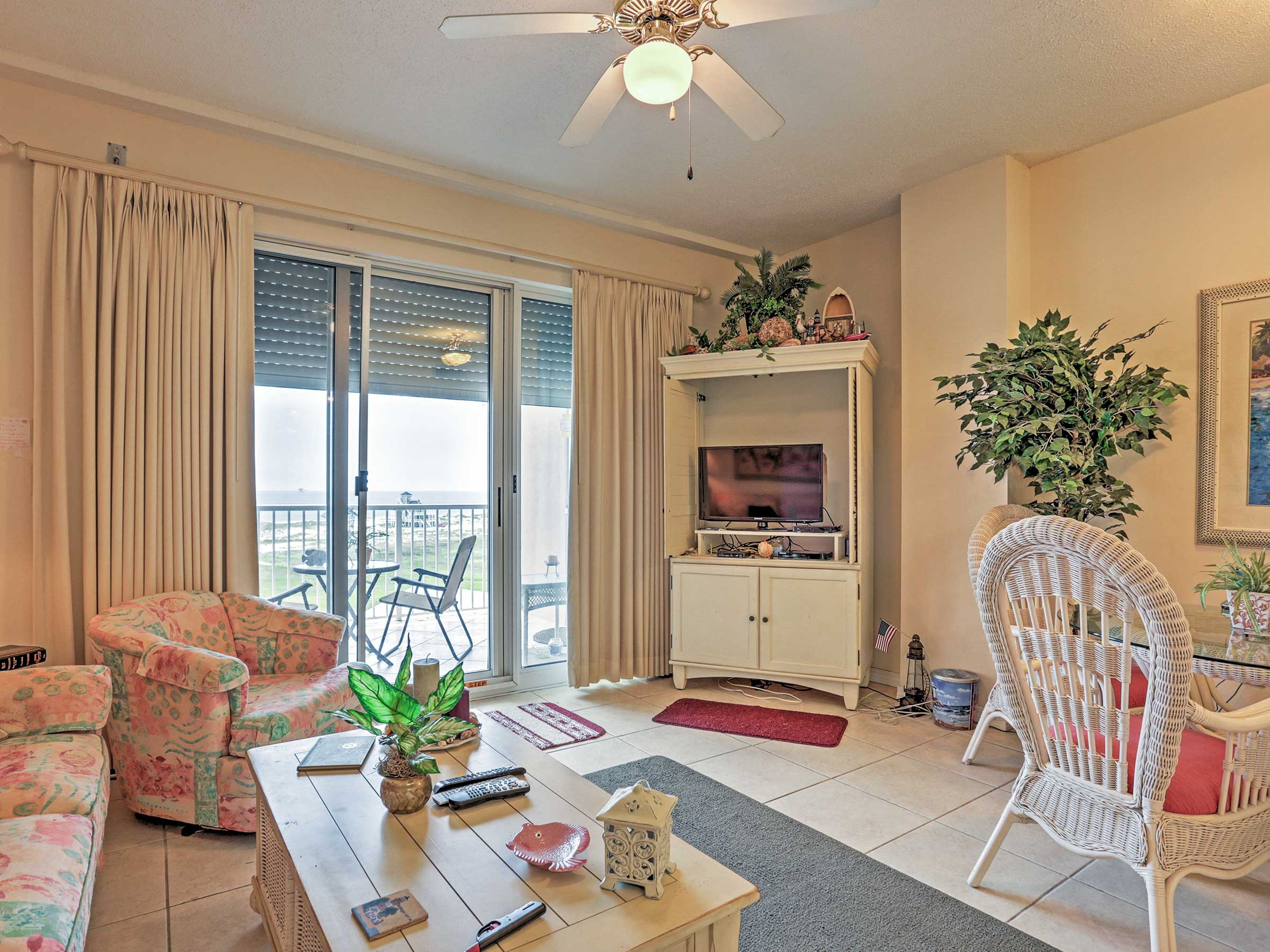 Living Room | Cable TV | DVD Player