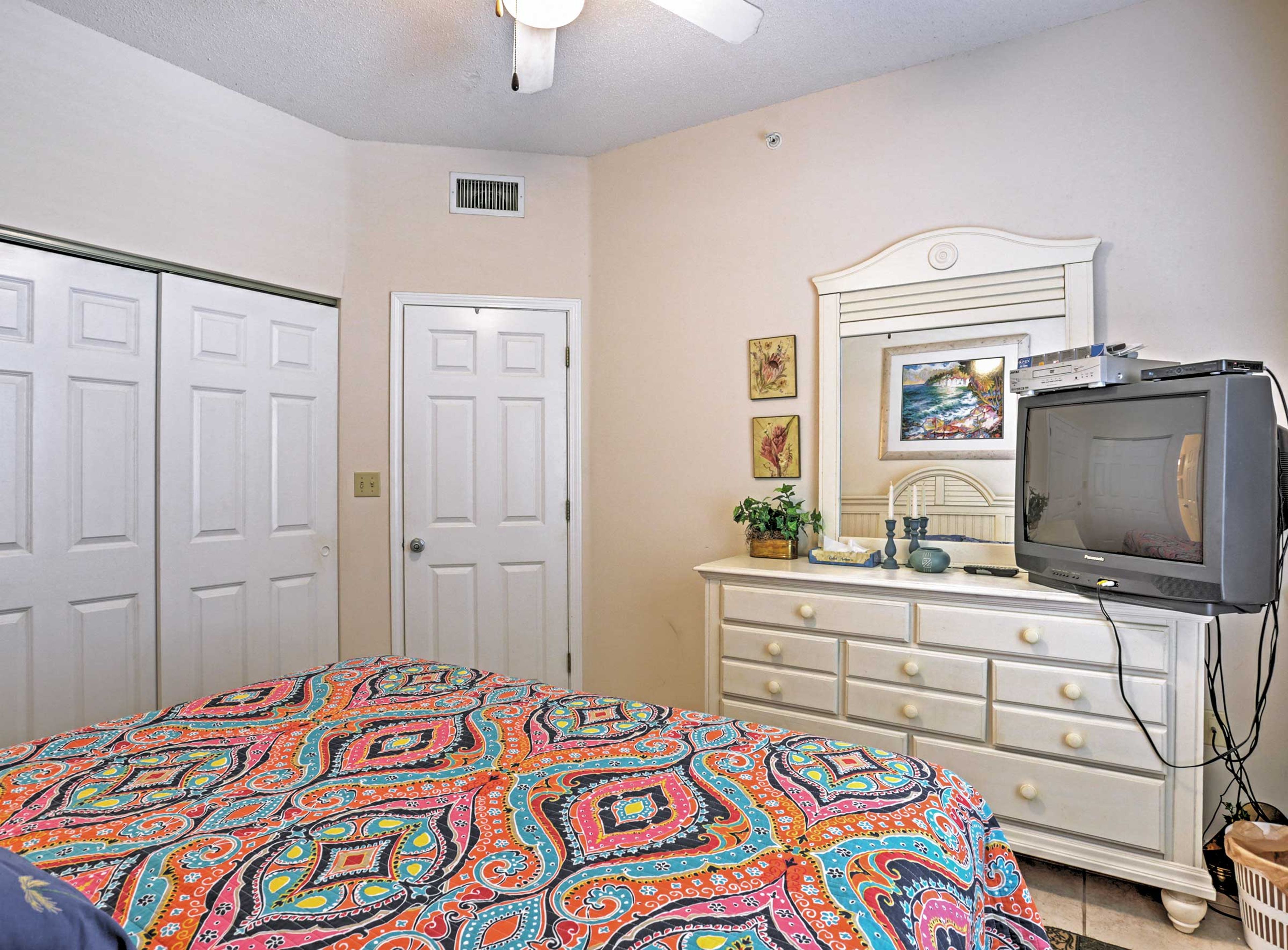 Bedroom | Linens Provided