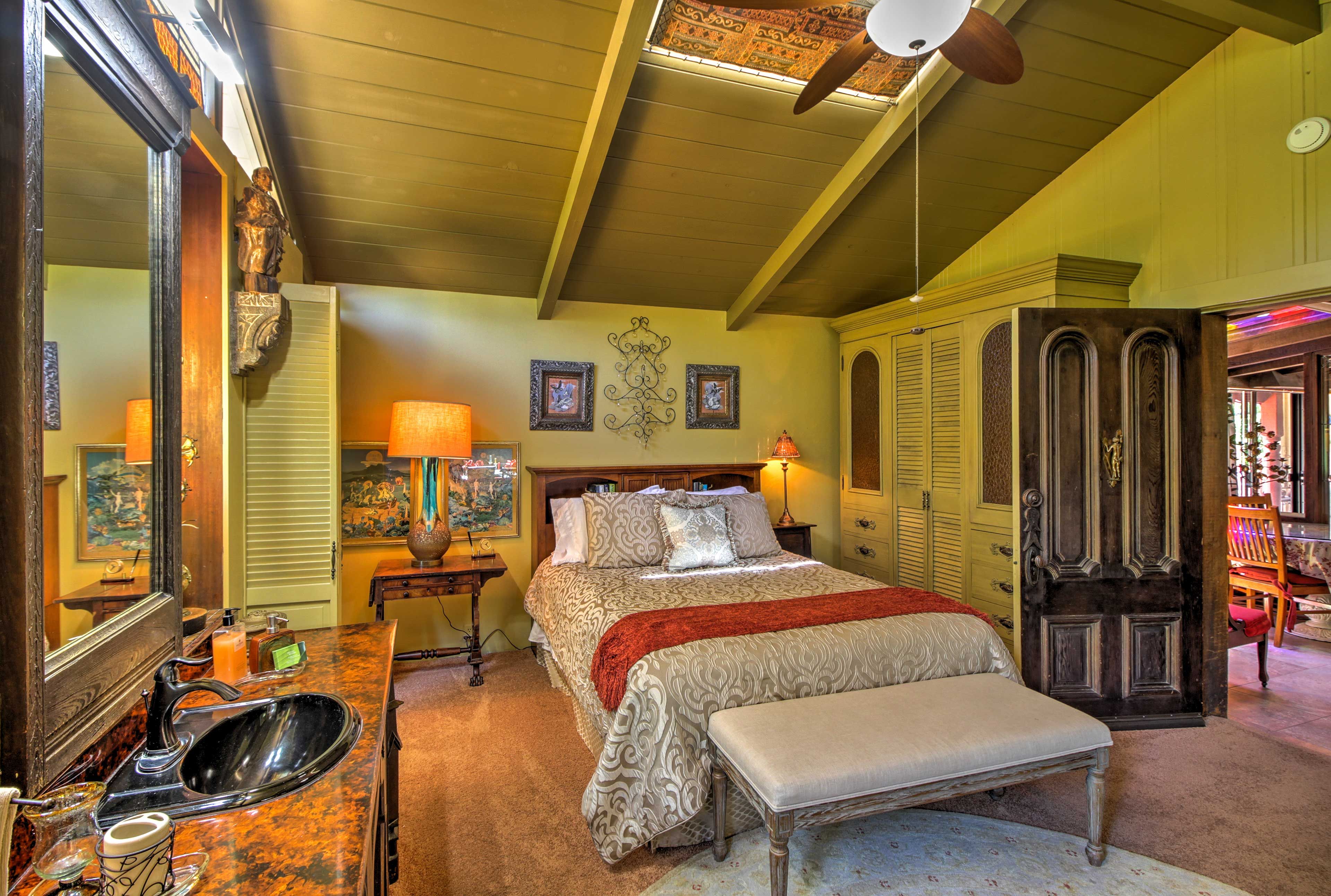 Bedroom | Queen Bed | Wardrobe w/ Hangers | Twin Bed Sitting Area