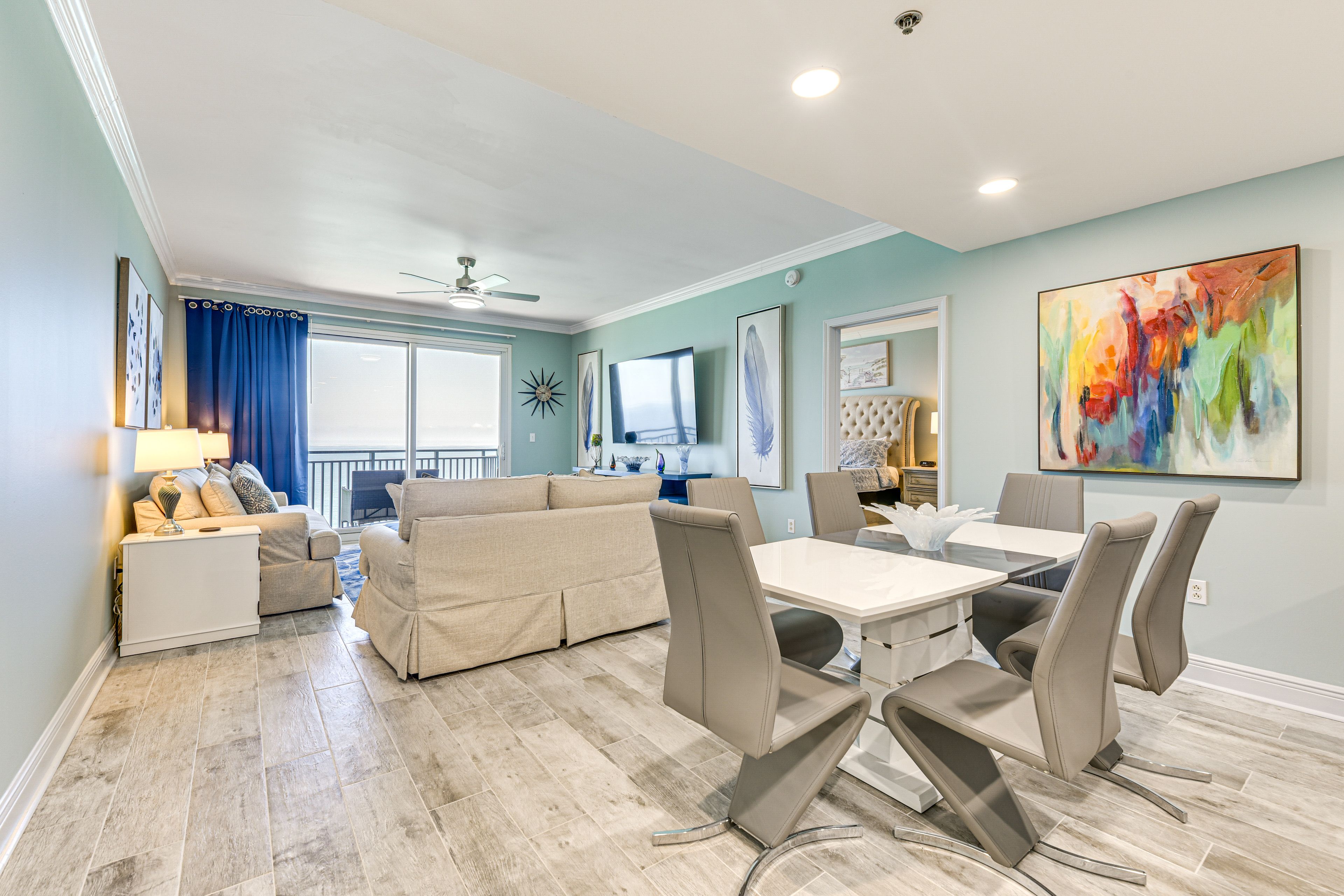 Dining Area | Dishes & Flatware Provided