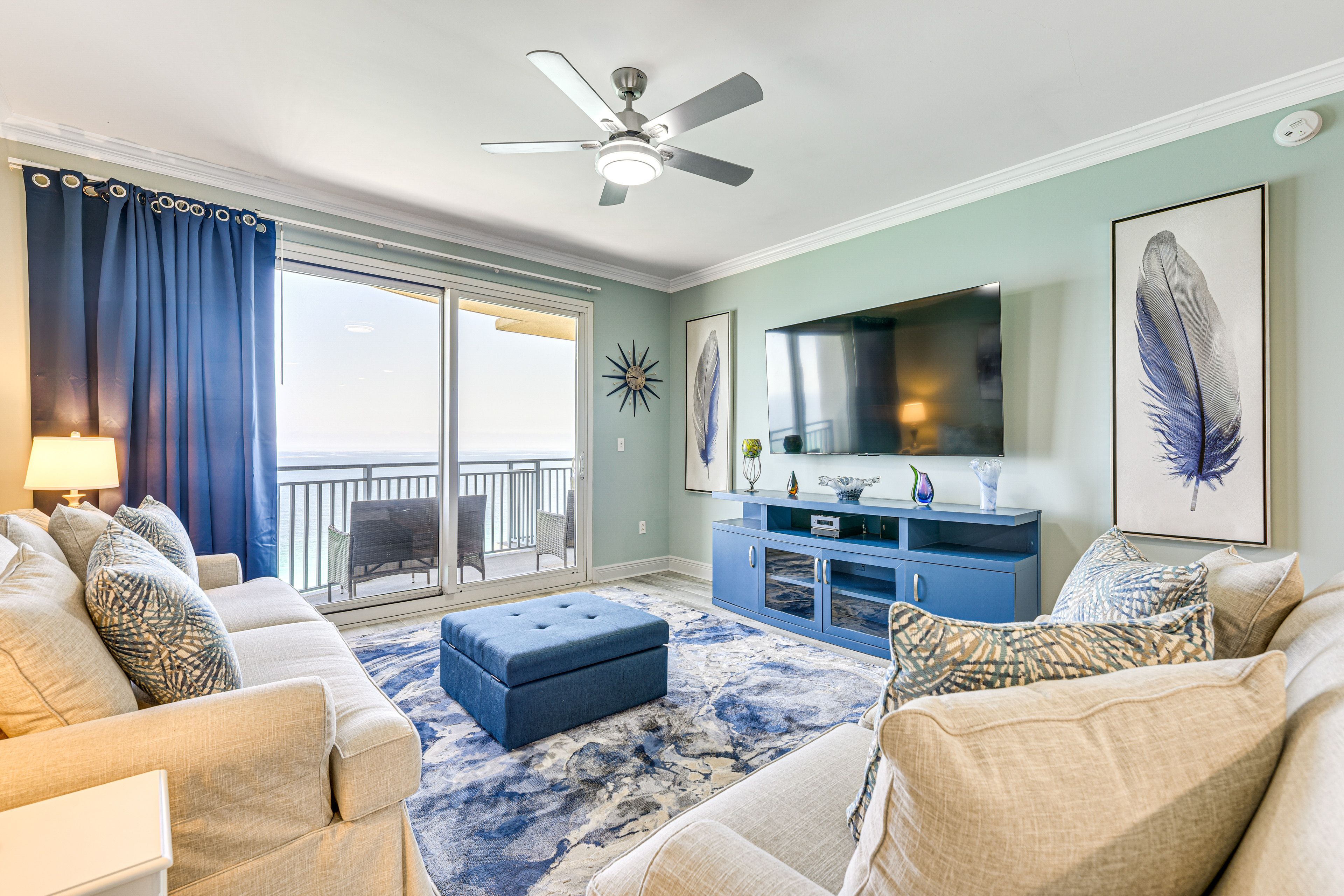 Living Room | 1,982 Sq Ft | Central A/C | Free WiFi