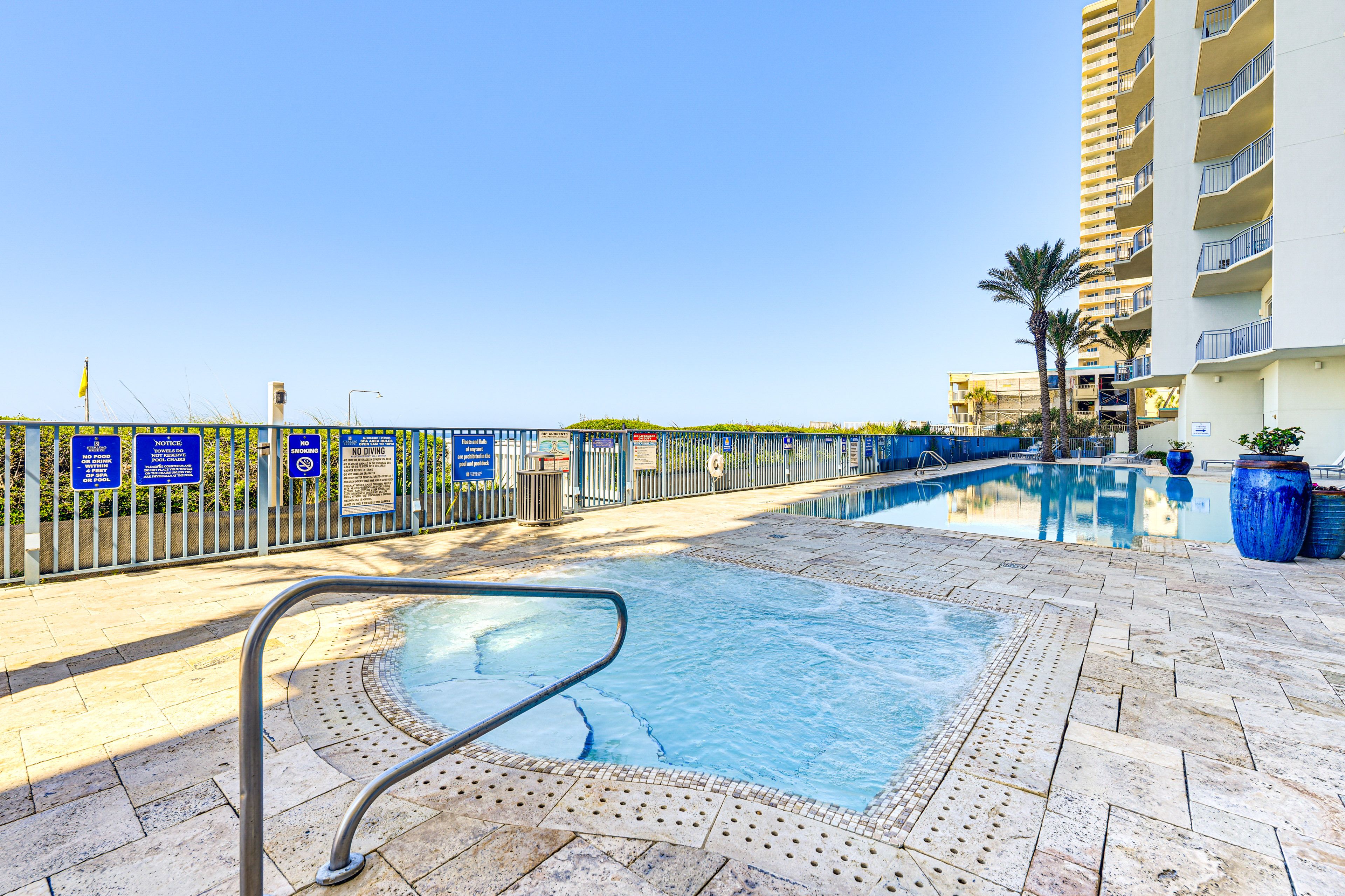 Community Pool & Hot Tub