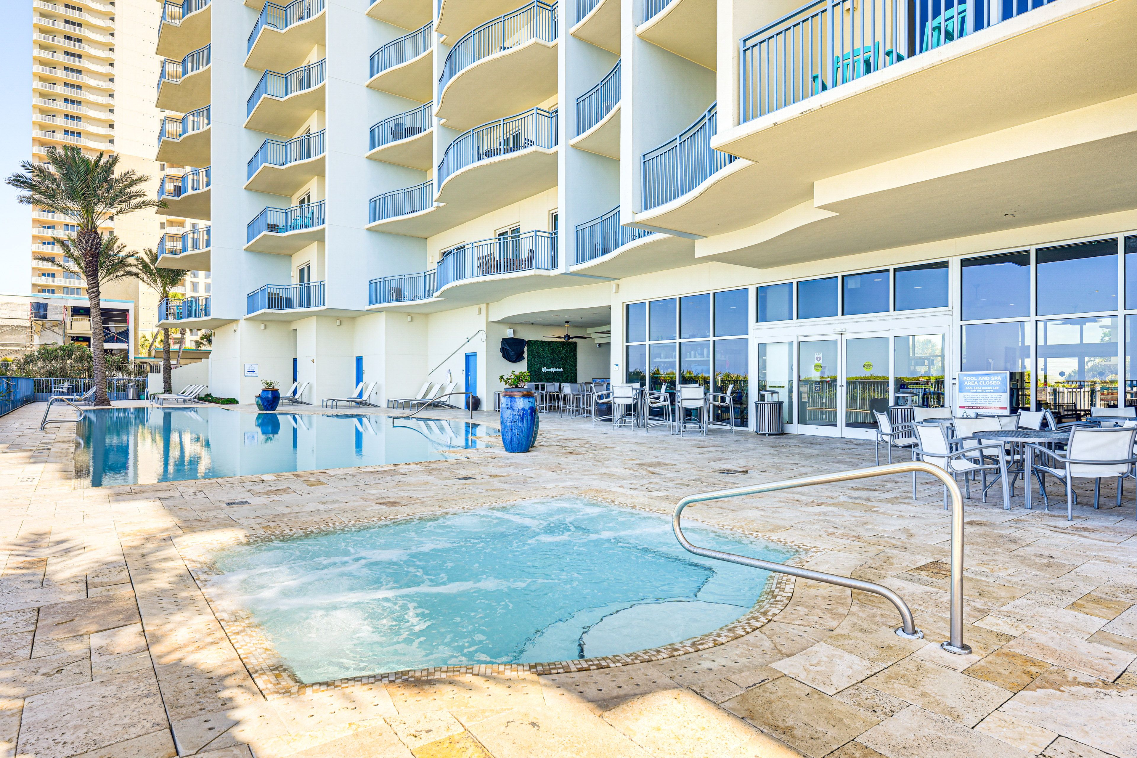 Seasonal Community Pool | Hot Tub