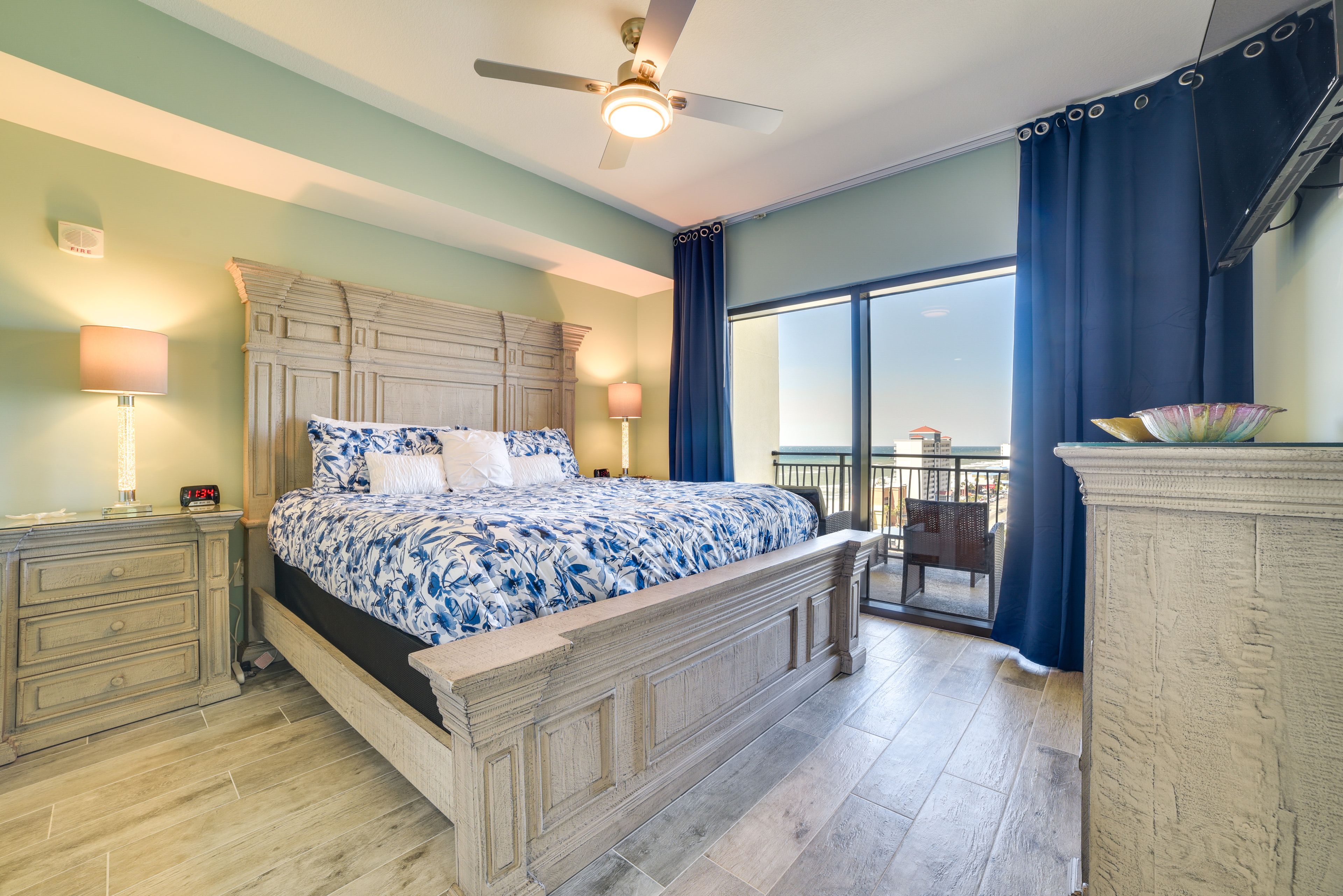 Bedroom | King Bed | Balcony Access