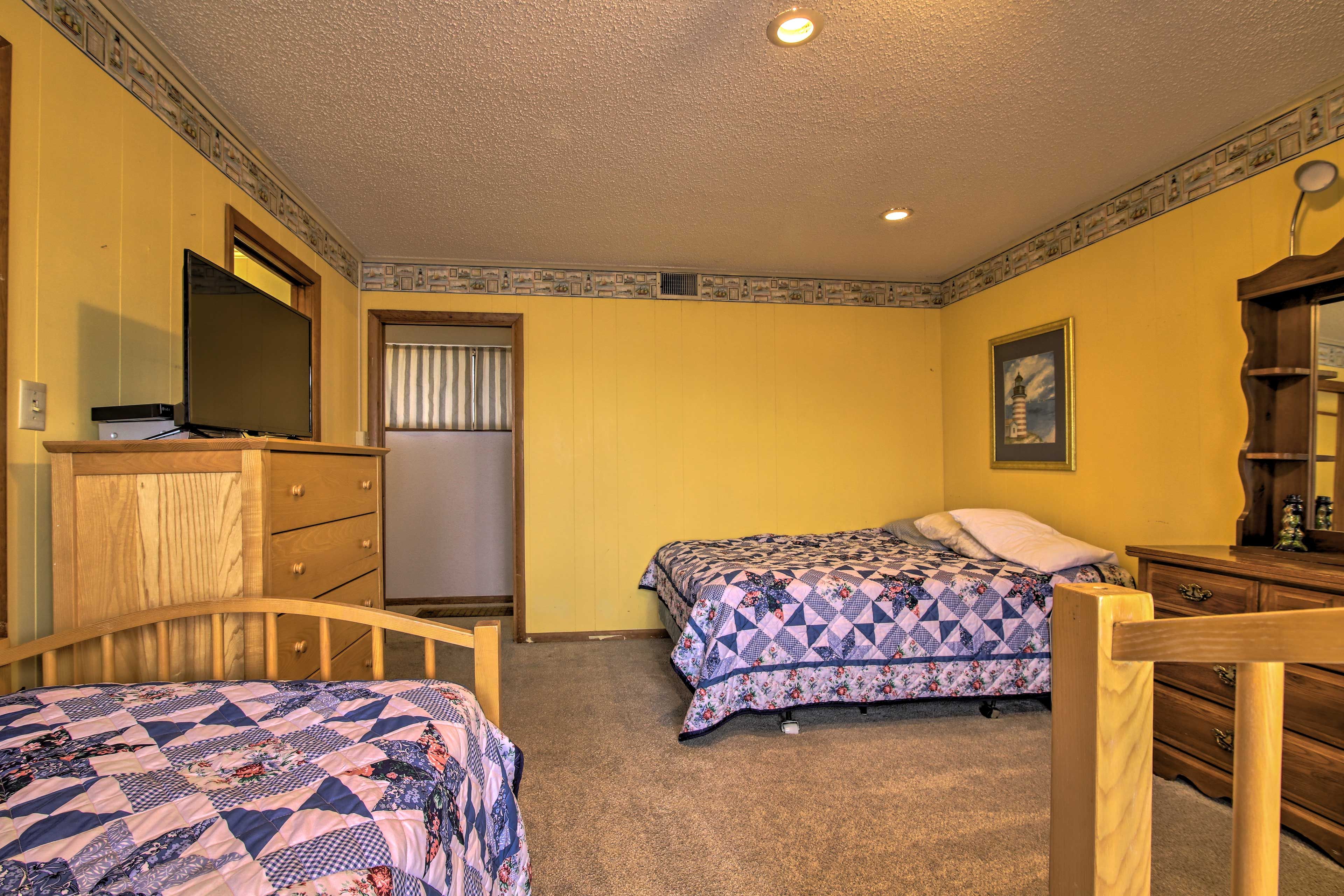 Bedroom 2 | Cable TV