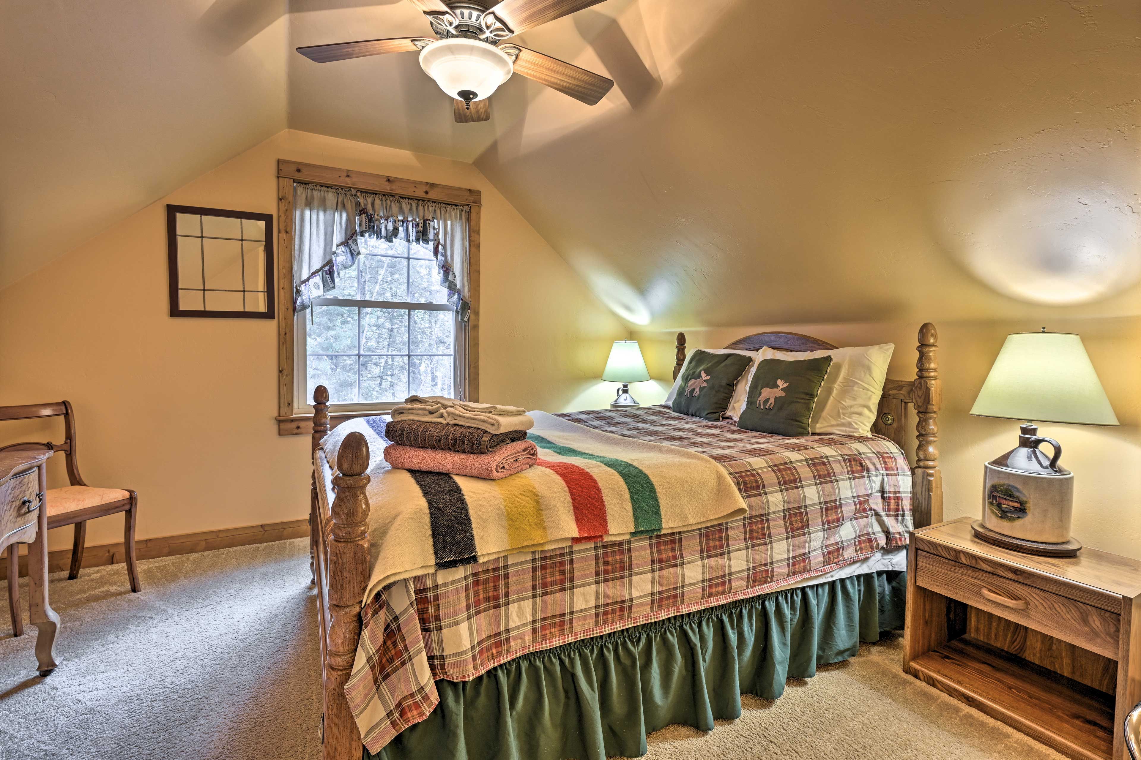 Bedroom 2 | Queen Bed