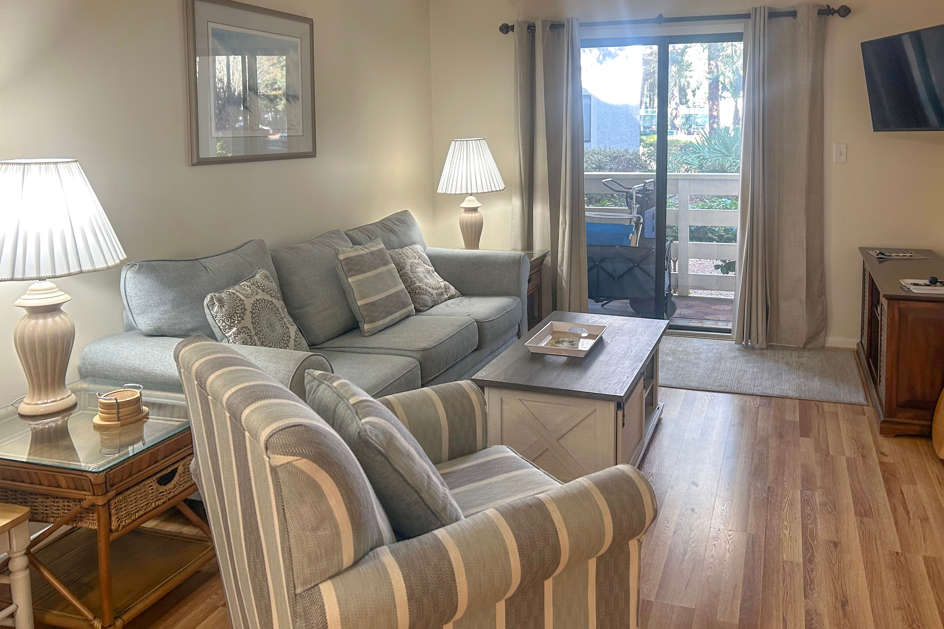 Living Room | Sleeper Sofa | Free WiFi | Central A/C & Heat
