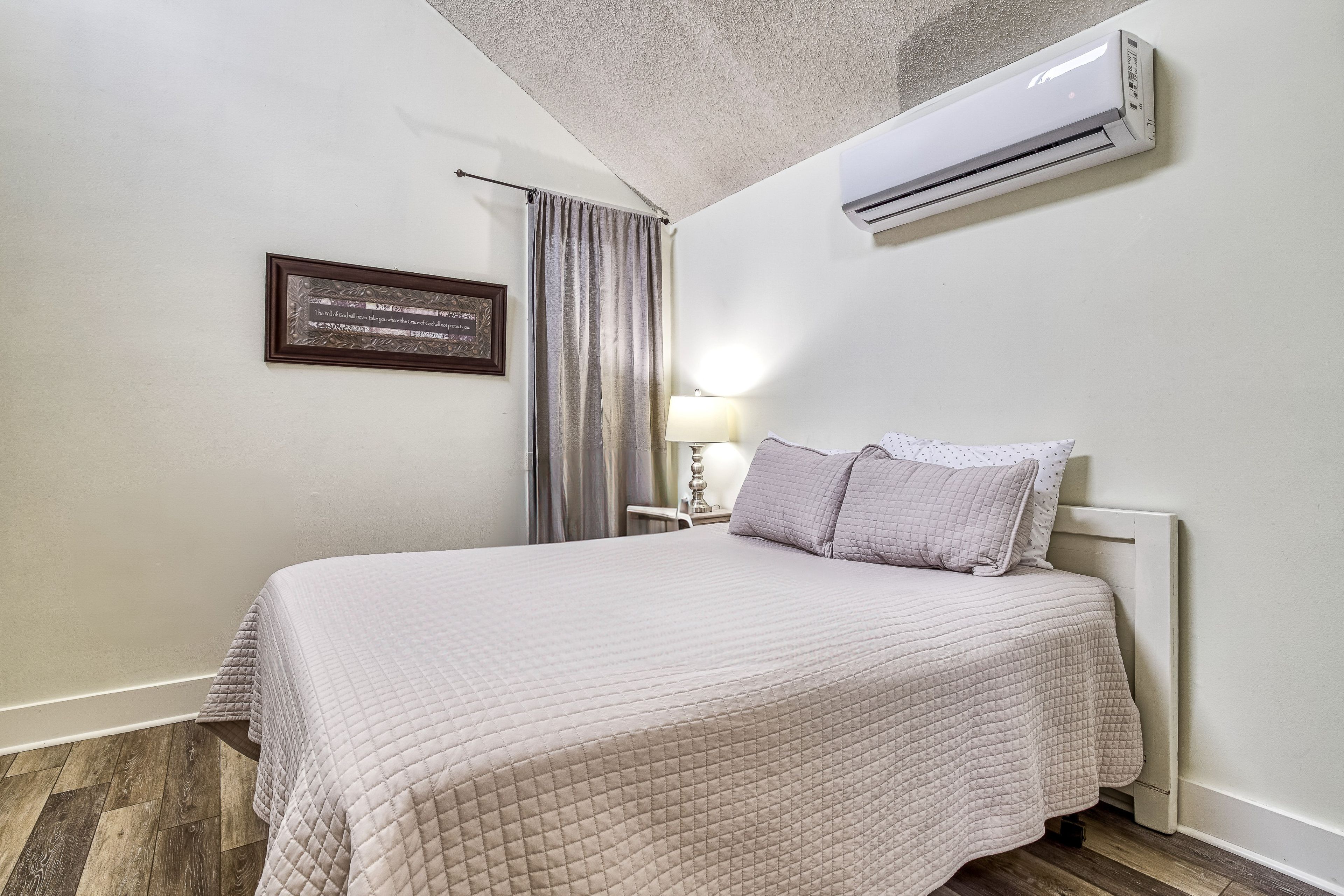 Loft | Queen Bed