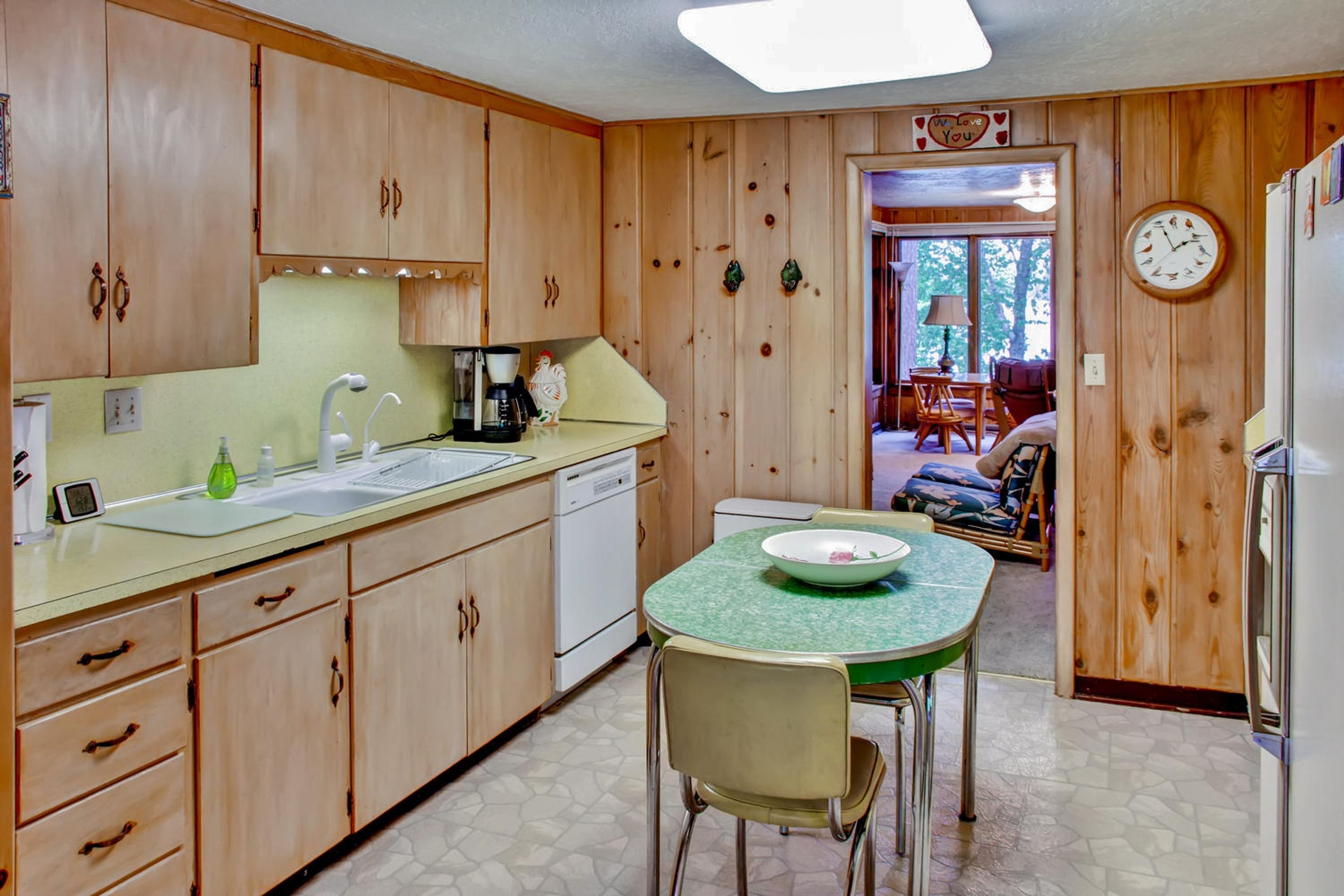 Kitchen | Fully Equipped w/ Cooking Basics