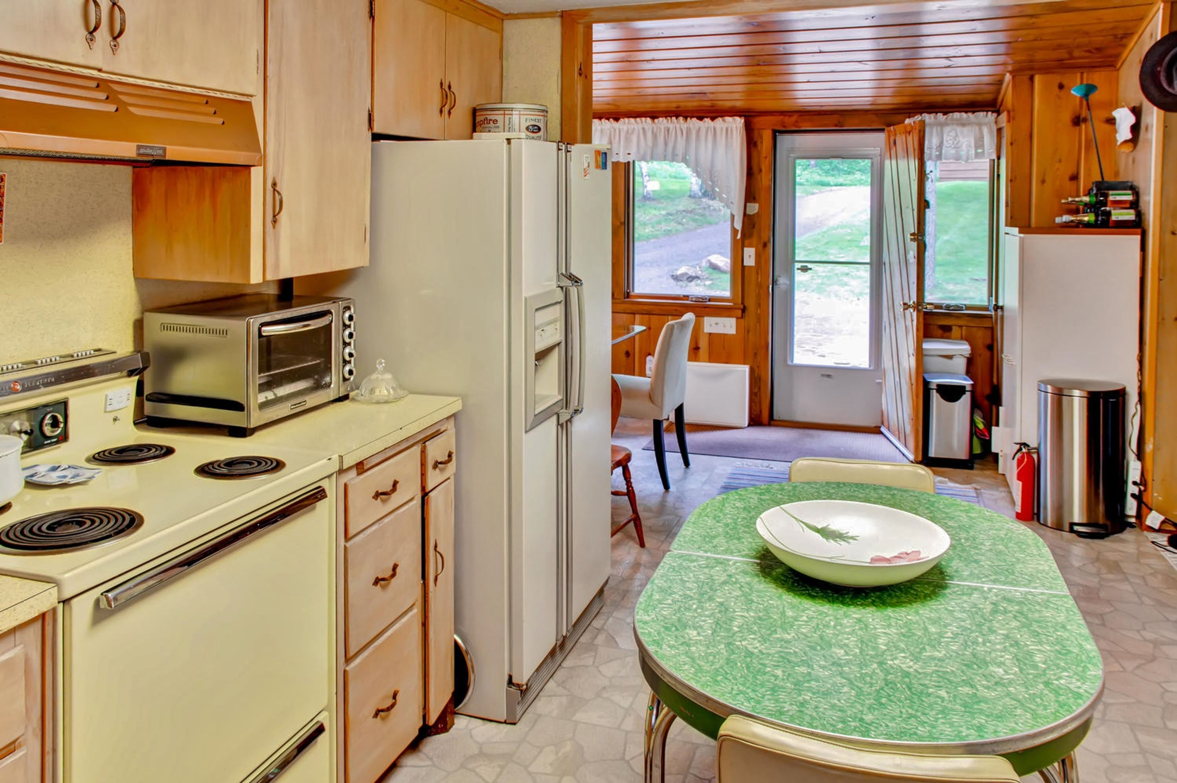 Kitchen | Dishware/Flatware