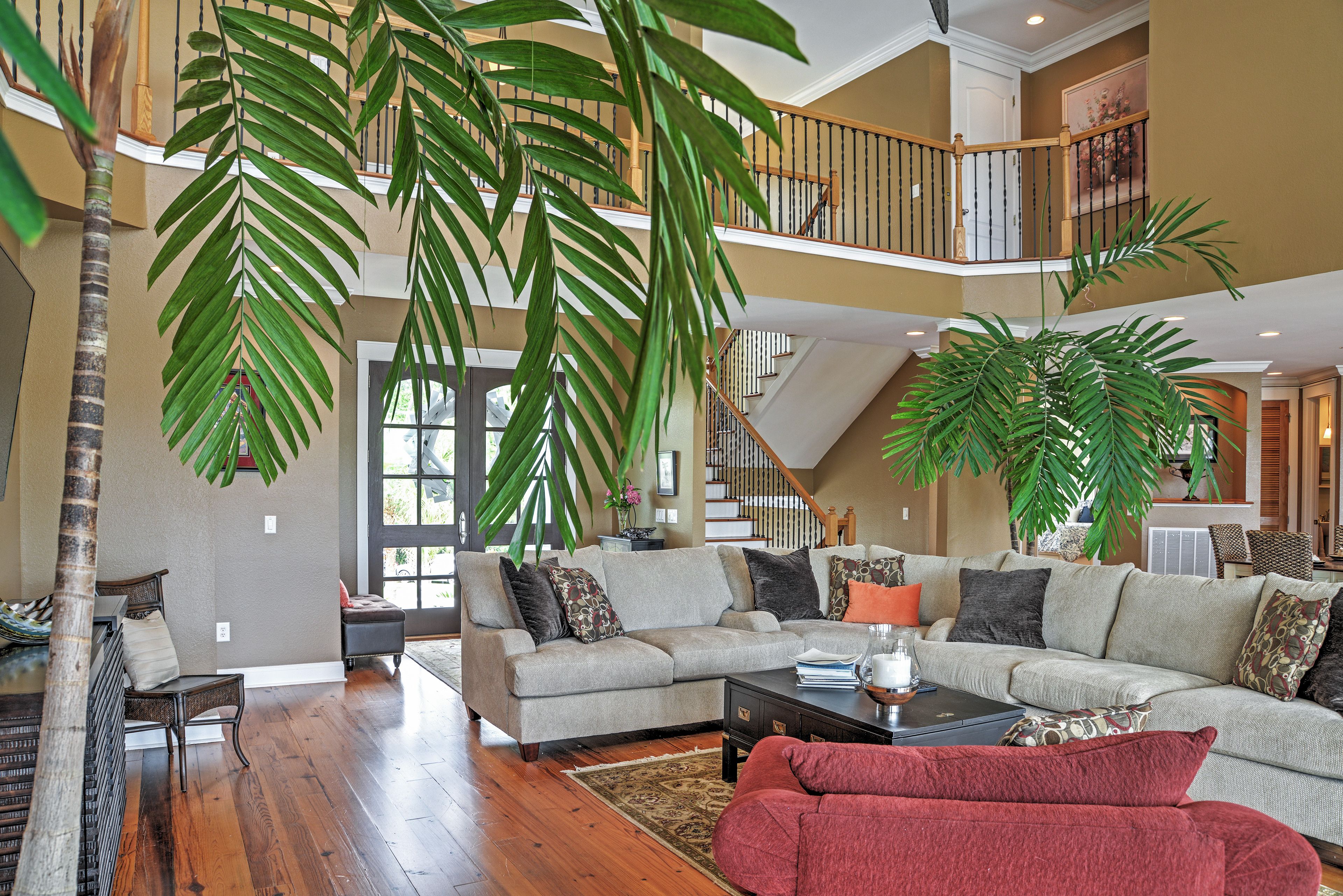 Living Room | Free WiFi | Central A/C & Heat | Laptop-Friendly Workspace