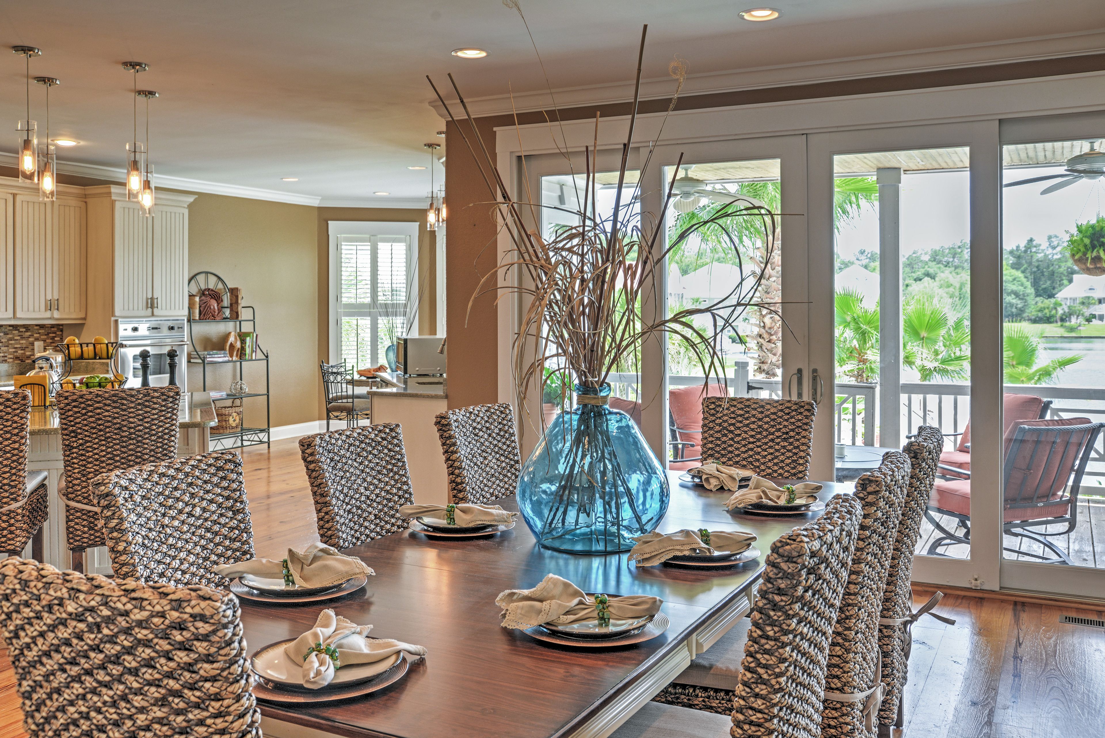 Dining Area | Dishware & Flatware Provided