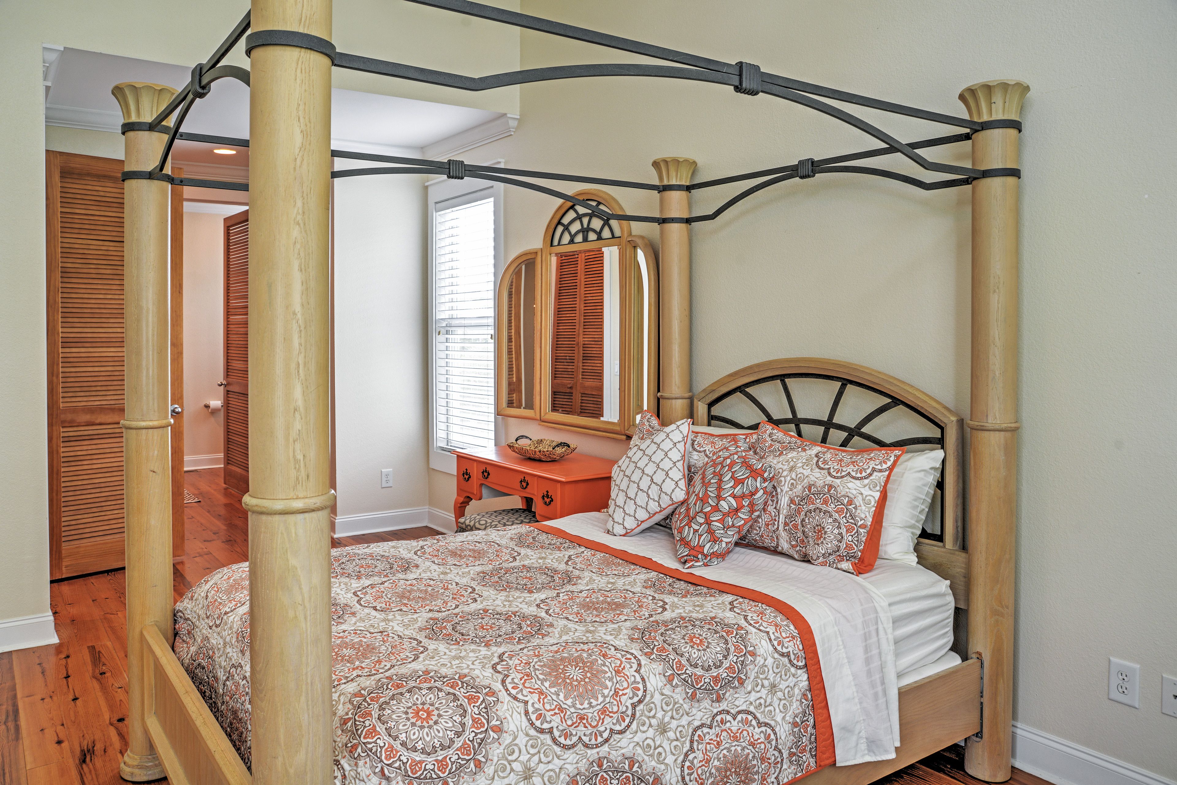 Bedroom 2 | Queen Bed | 2nd Floor