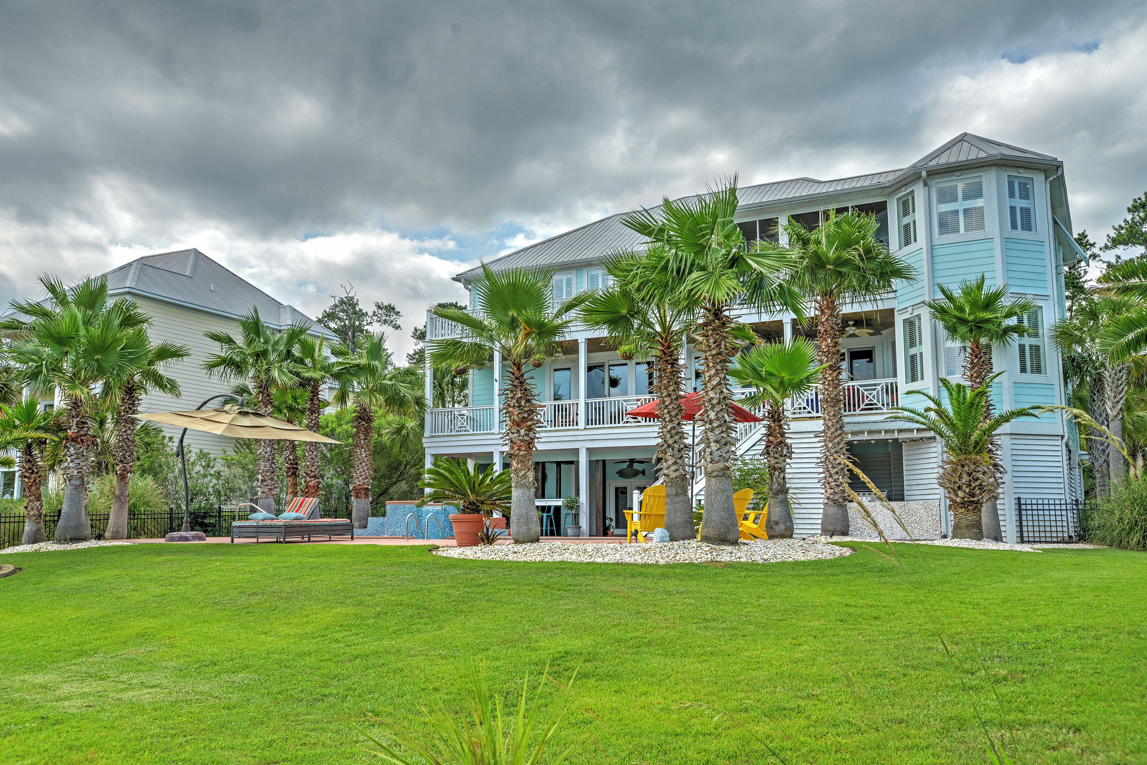 Exterior | Garage Parking (2 Vehicles) | Driveway Parking Available