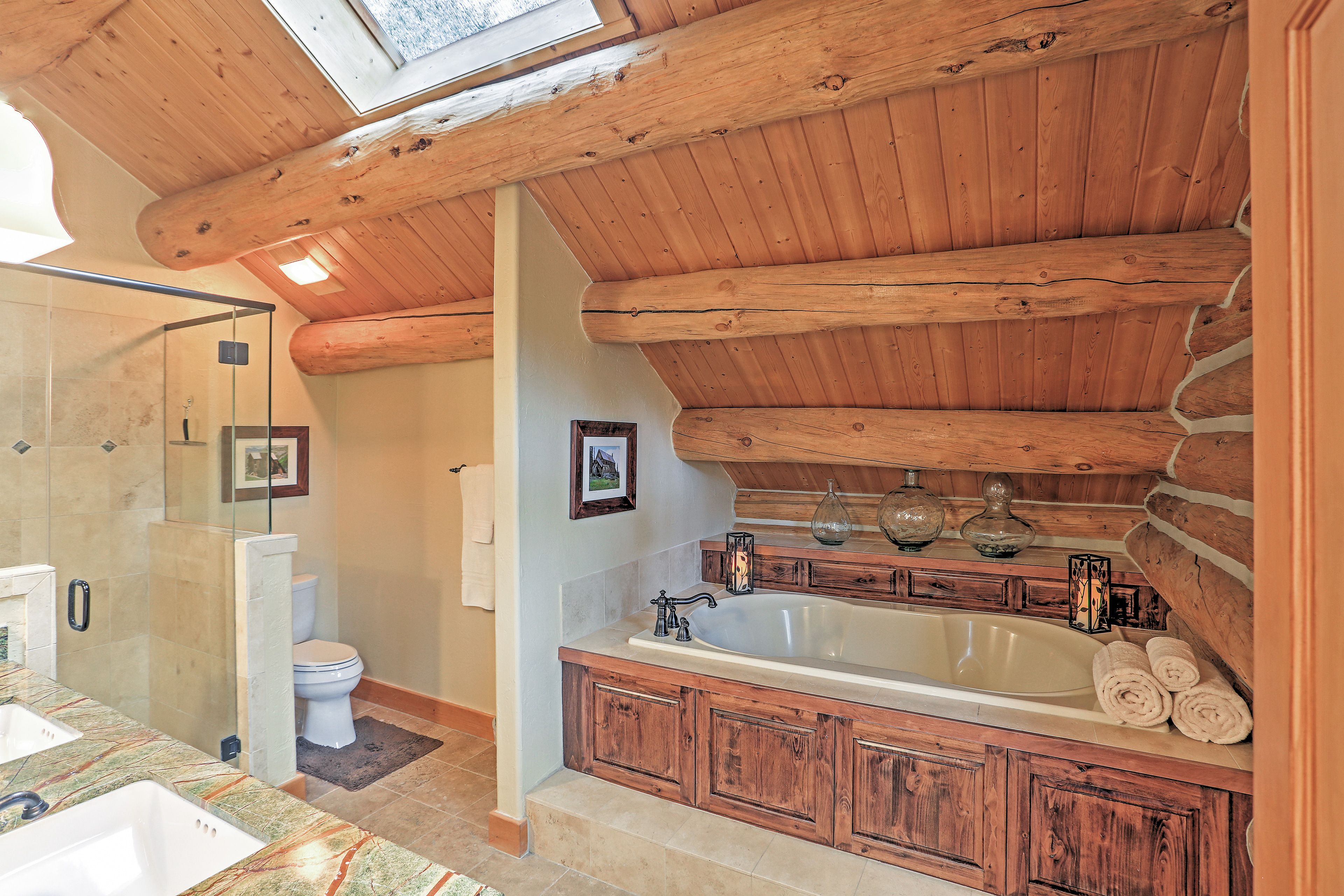 En-Suite Bathroom | Towels Provided