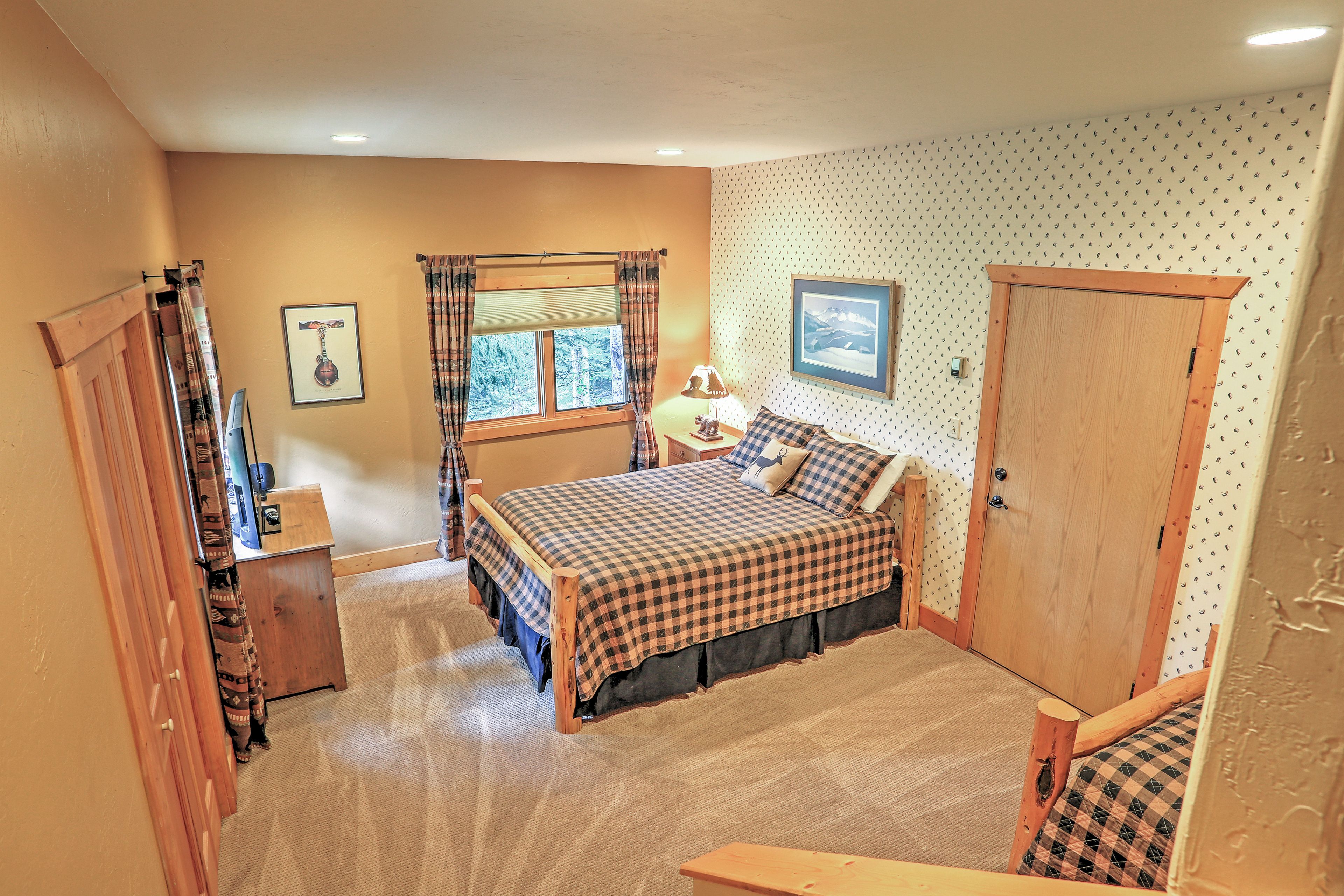 Bedroom 4 | Queen Bed | Twin Bed w/ 2 Twin Trundles | Lower Level