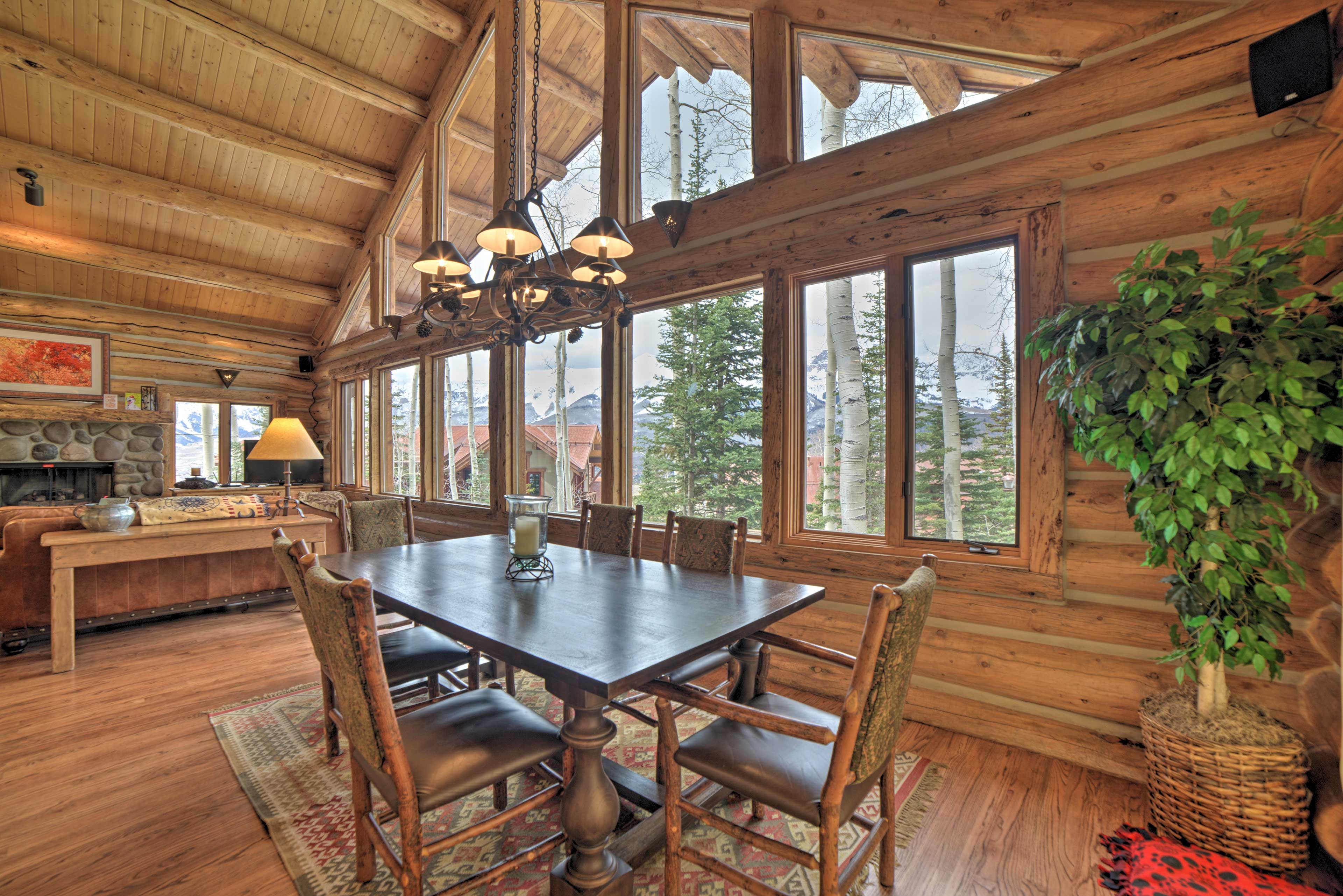 Dining Area | Dishware & Flatware Provided