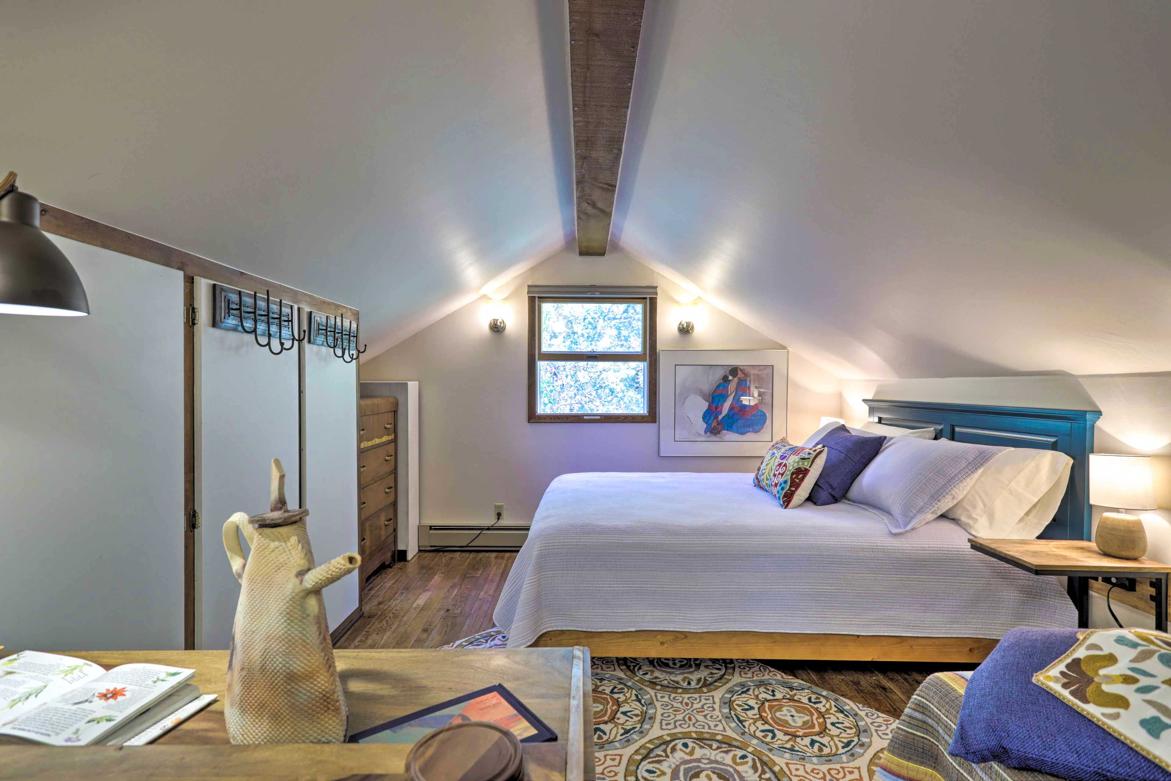 Bedroom 2 | Queen Bed, Twin Bed