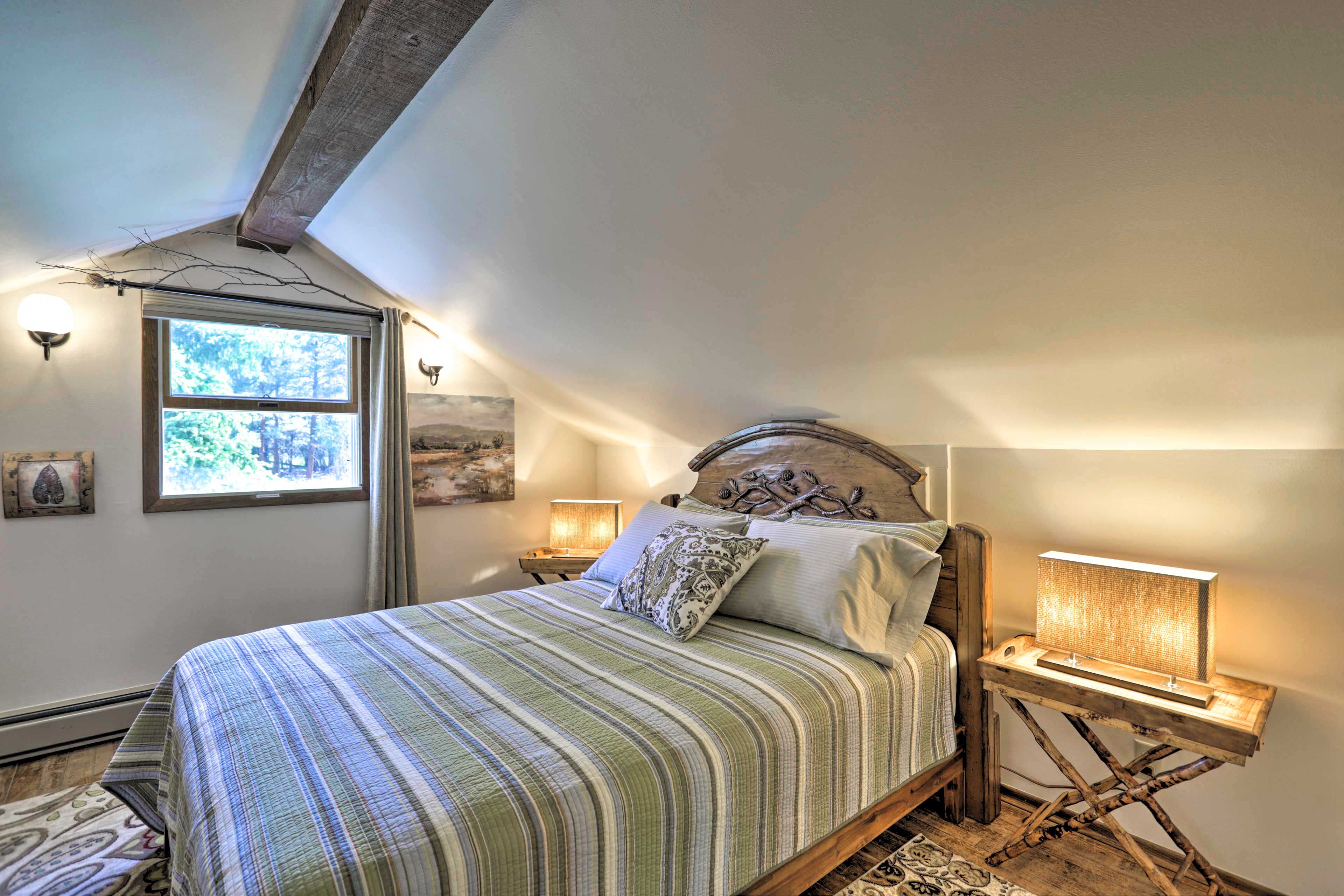 Bedroom Suite | Queen Bed