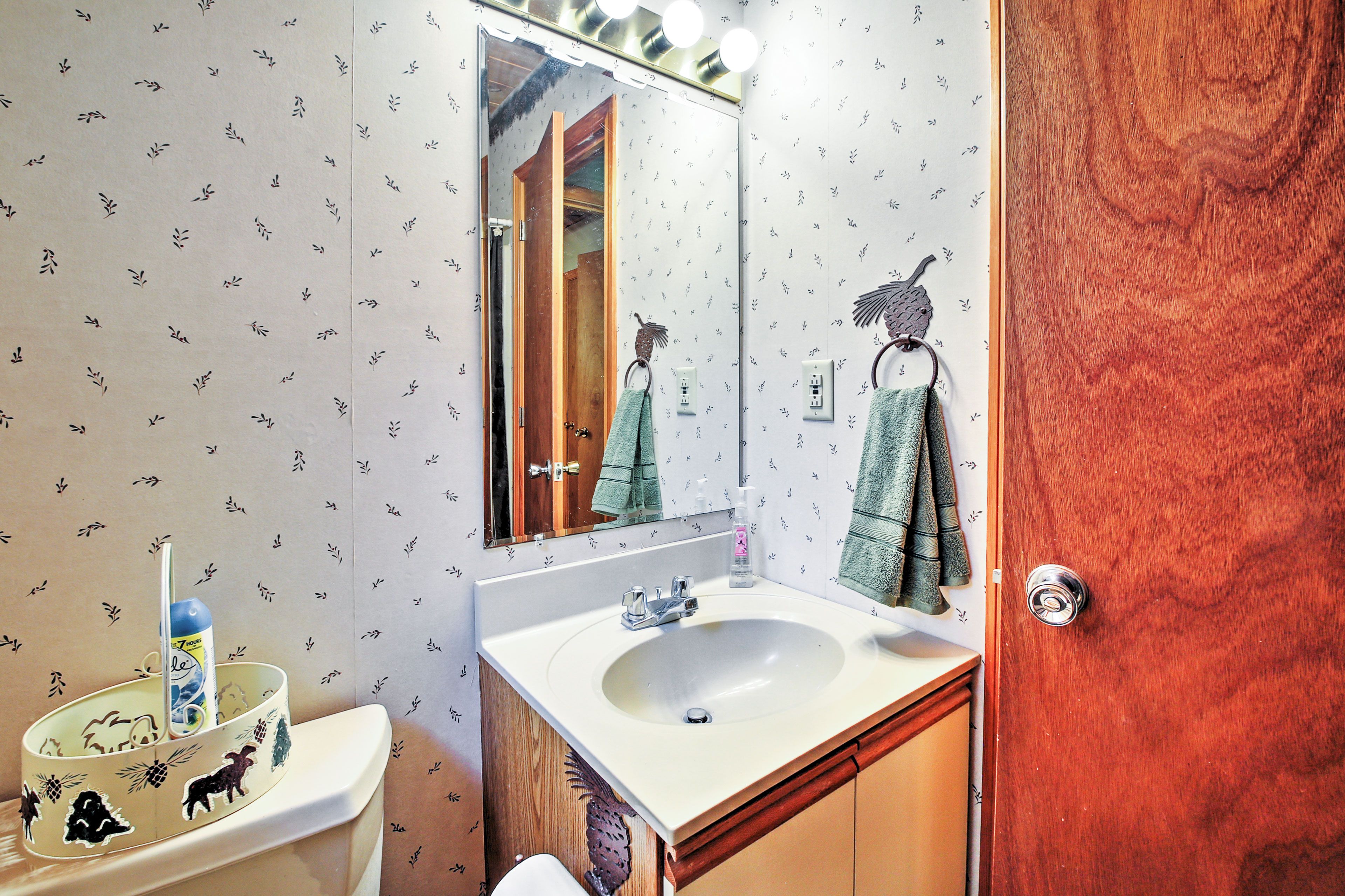 Full Bathroom | Linens & Towels Provided