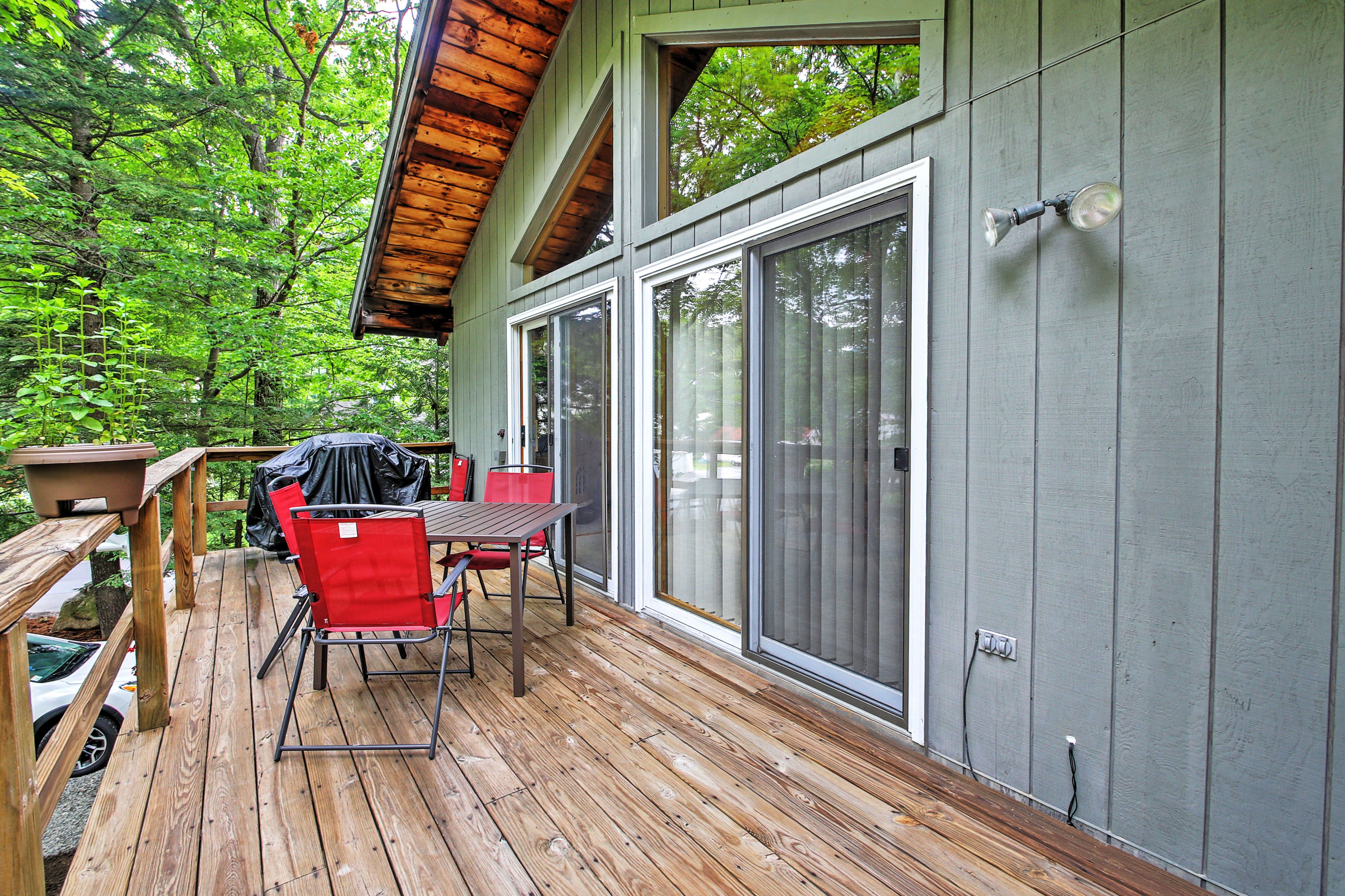 Furnished Deck | Outdoor Dining | Gas Grill