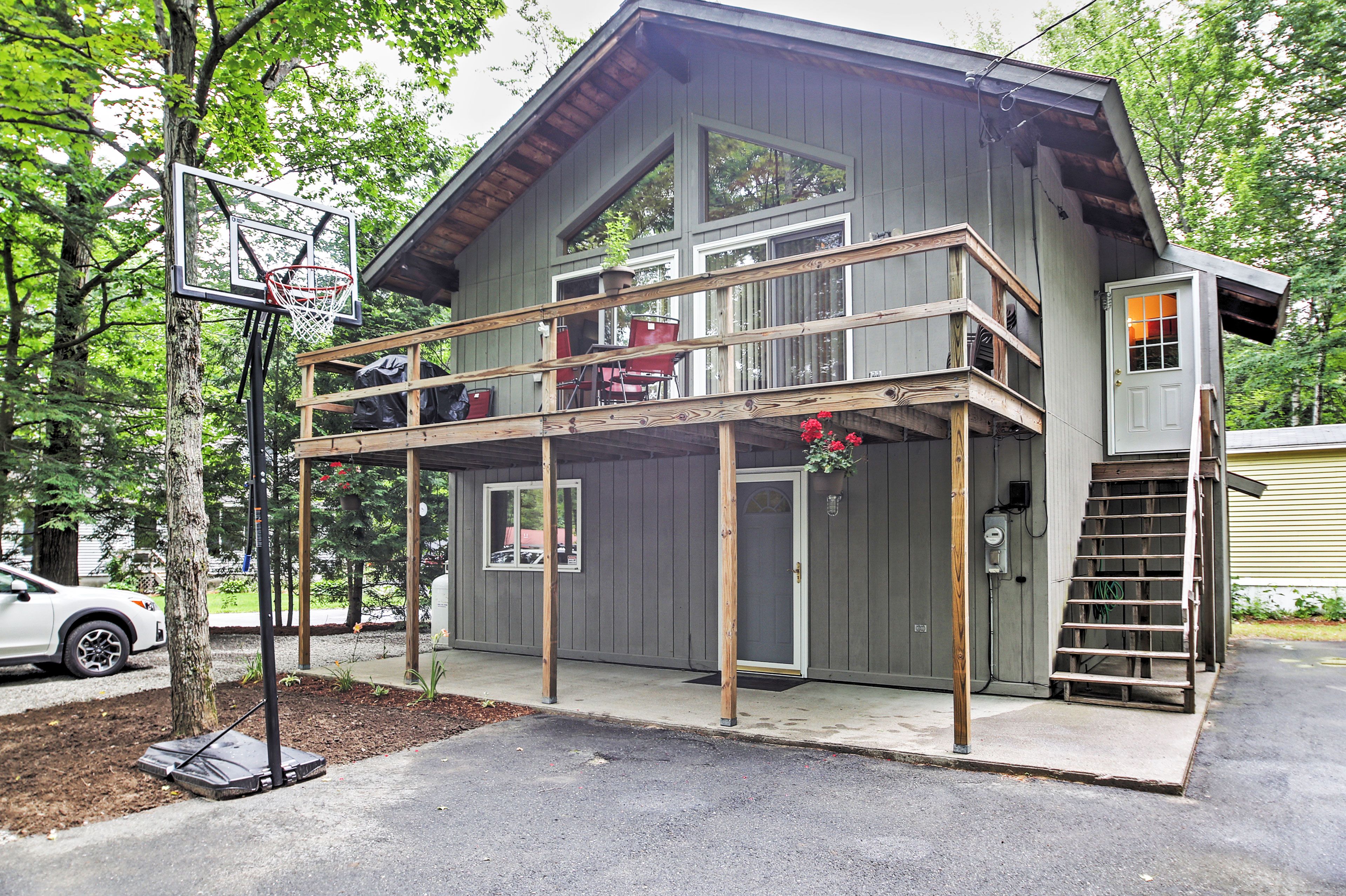 Lincoln Vacation Rental | 3BR | 1BA | 1,100 Sq Ft | Stairs Required