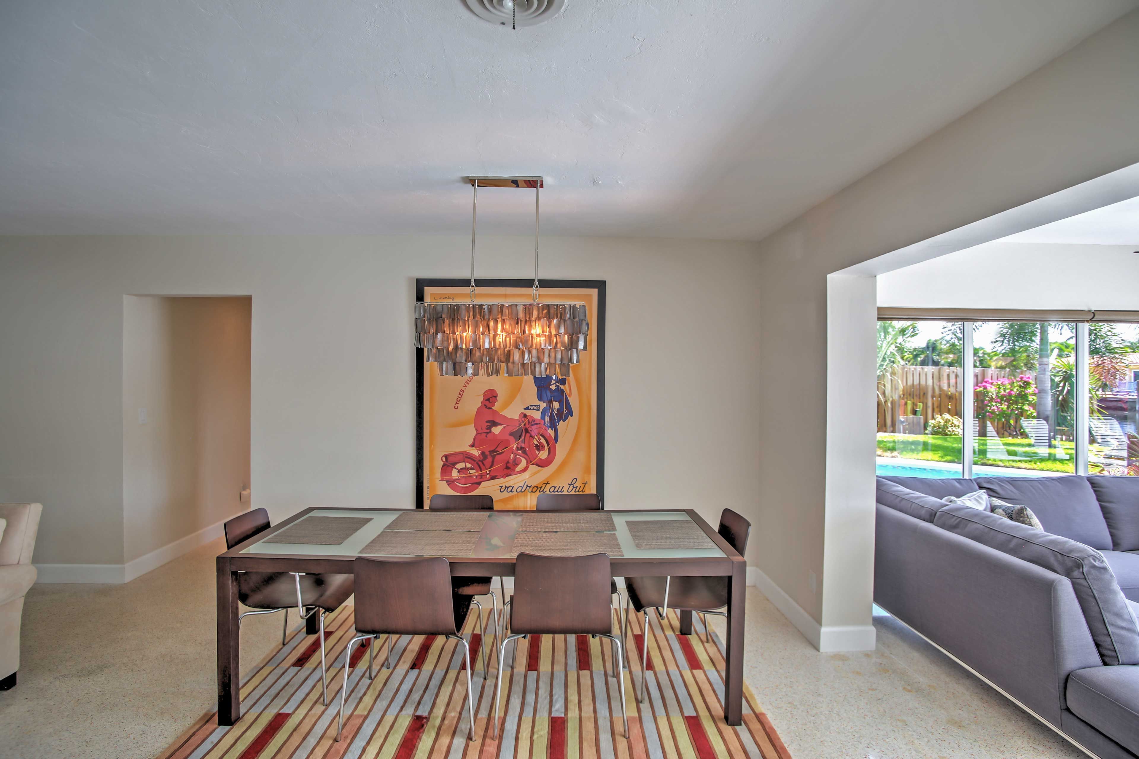 Dining Area | Dishes & Flatware Provided