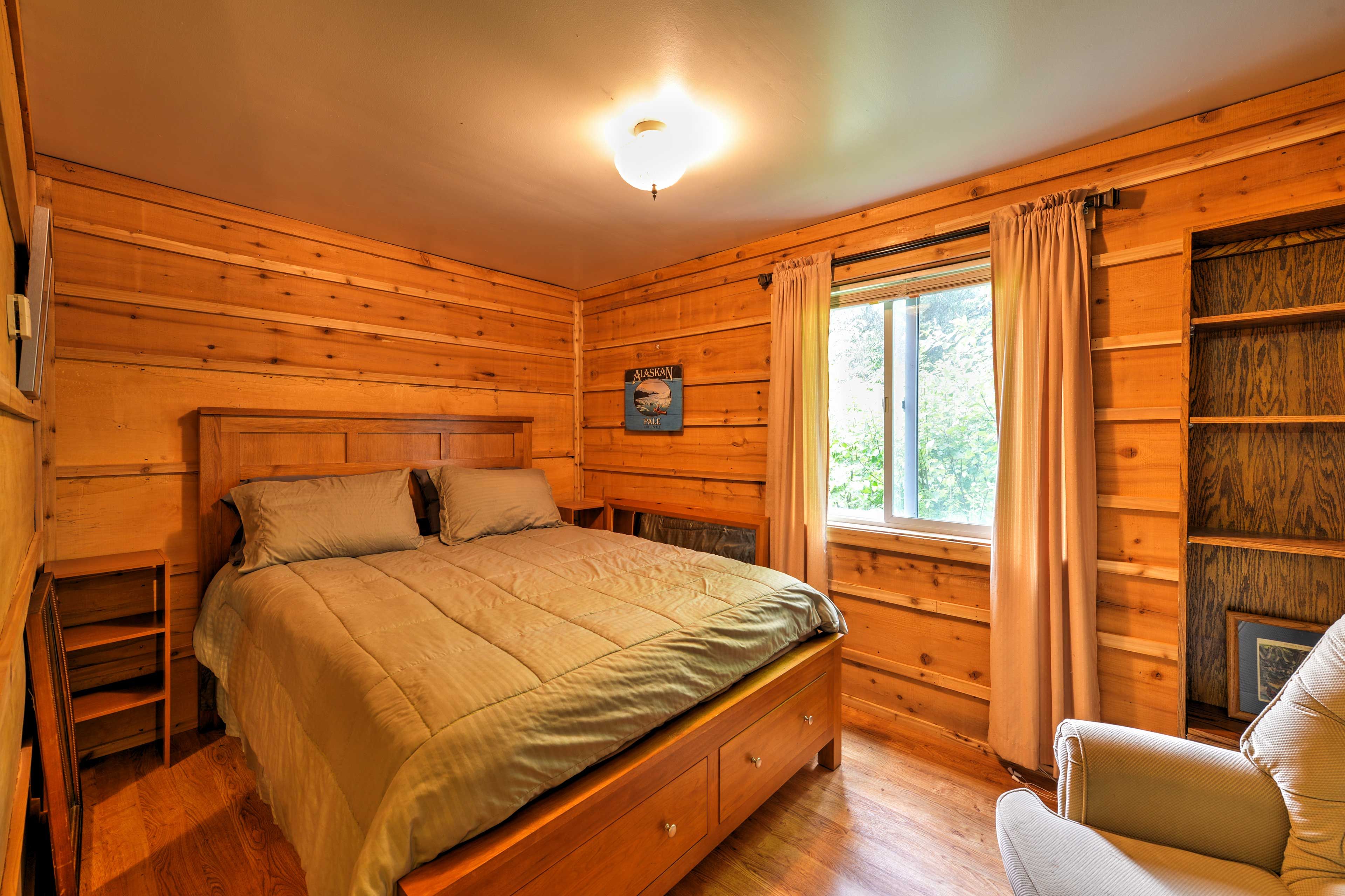 Bedroom | Queen Bed