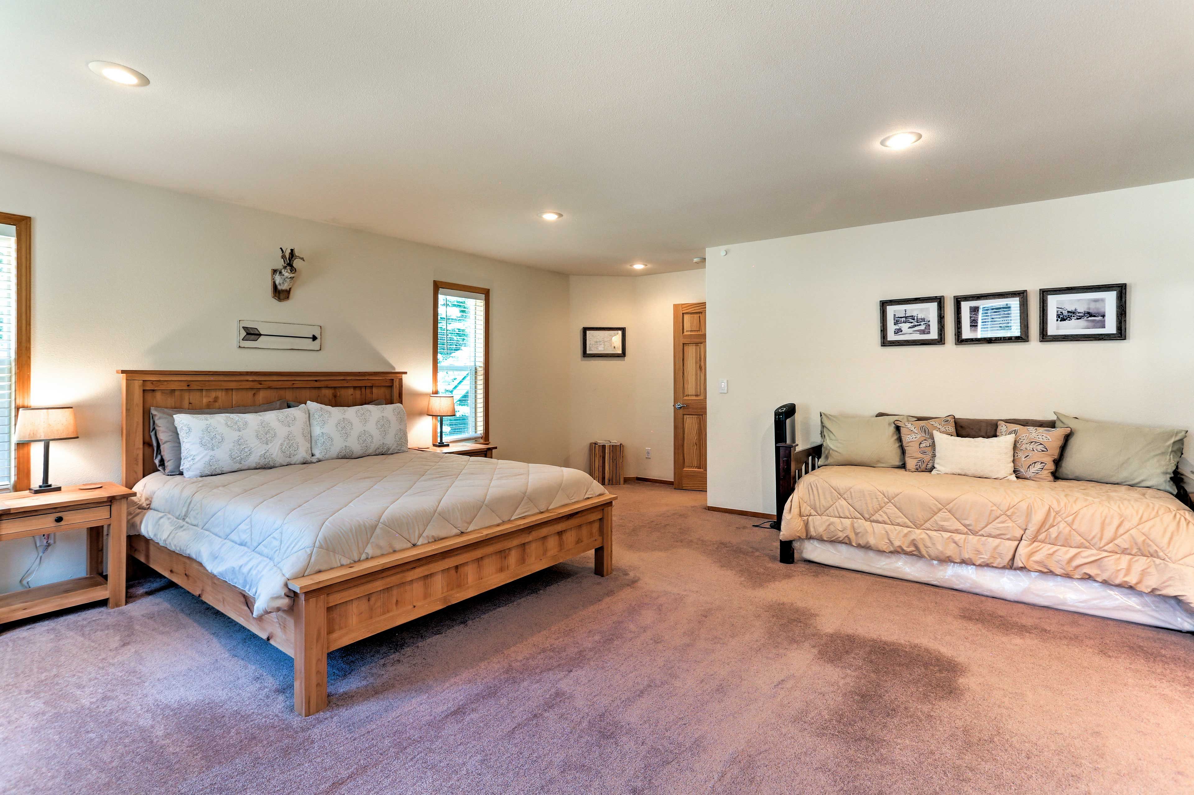 Bedroom 1 | King Bed, Twin Daybed w/ Twin Trundle