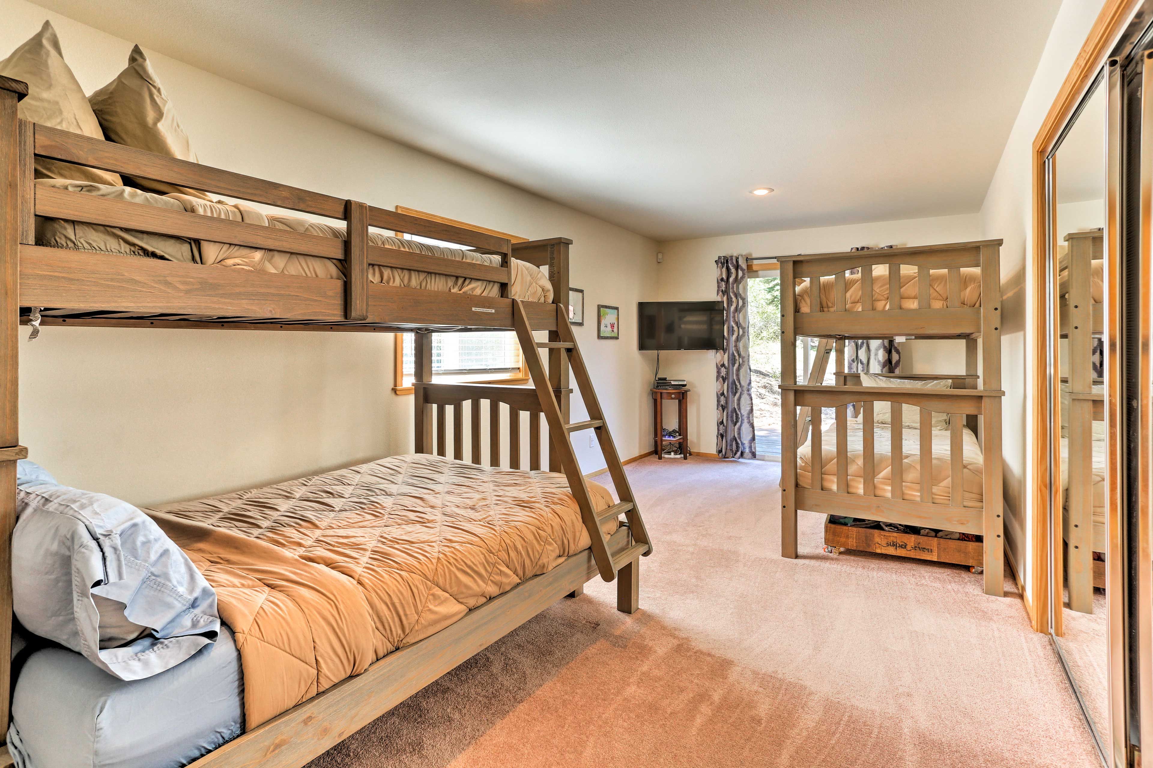 Bedroom 3 | Twin Bunk Bed | Twin/Full Bunk Bed