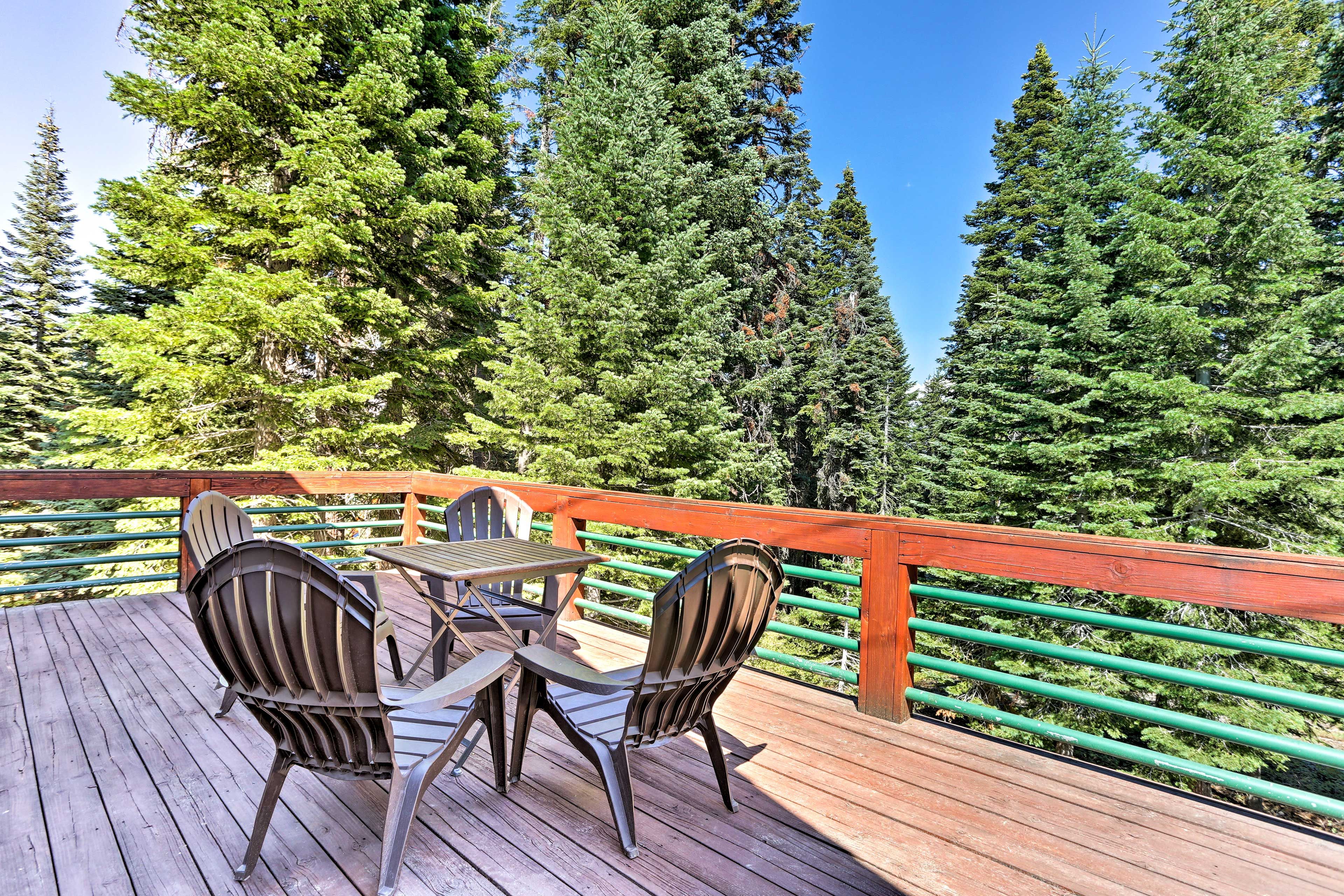 Furnished Deck | Scenic Views | Outdoor Dining