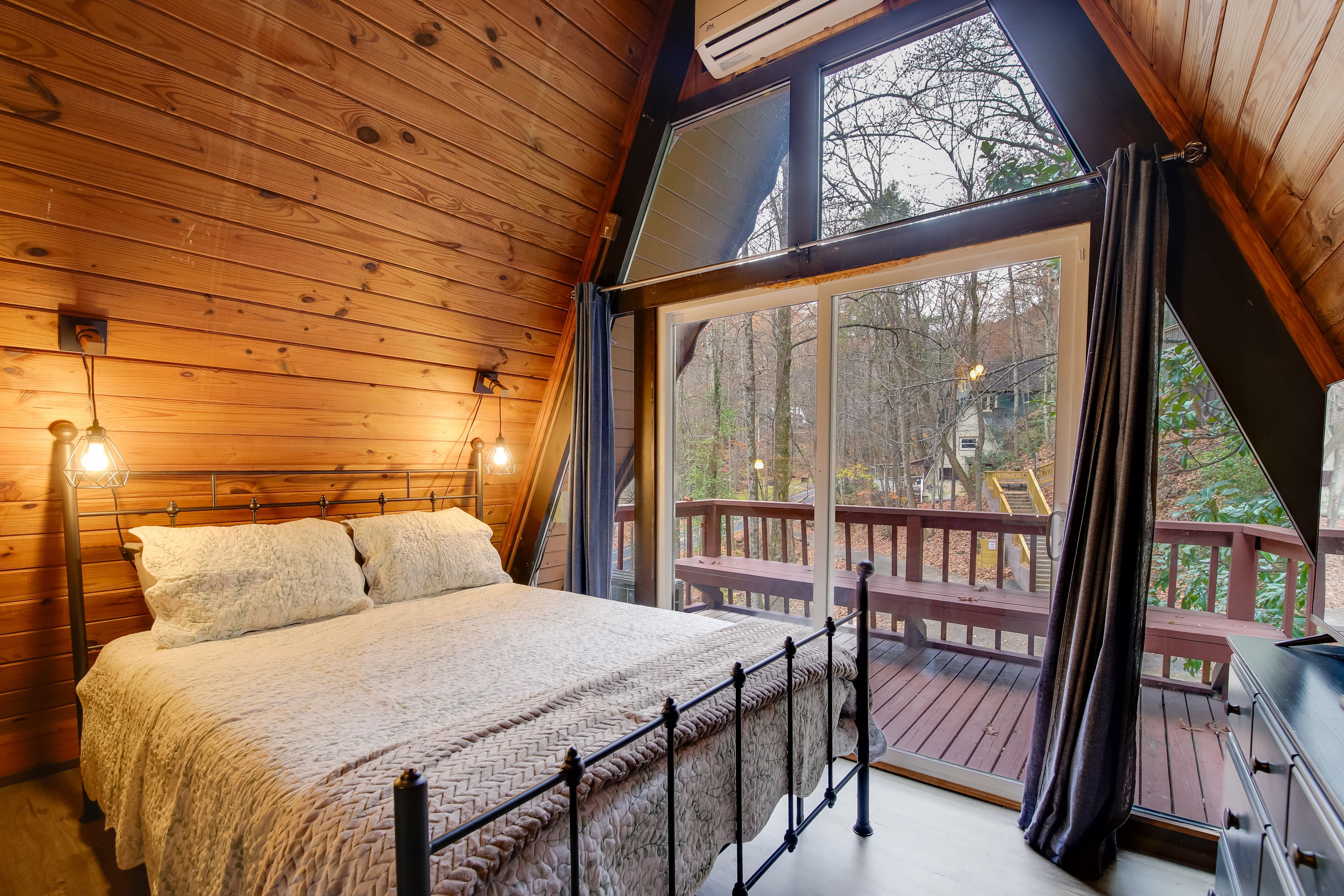 Bedroom 2 | Queen Bed | Linens Provided | 2nd Level