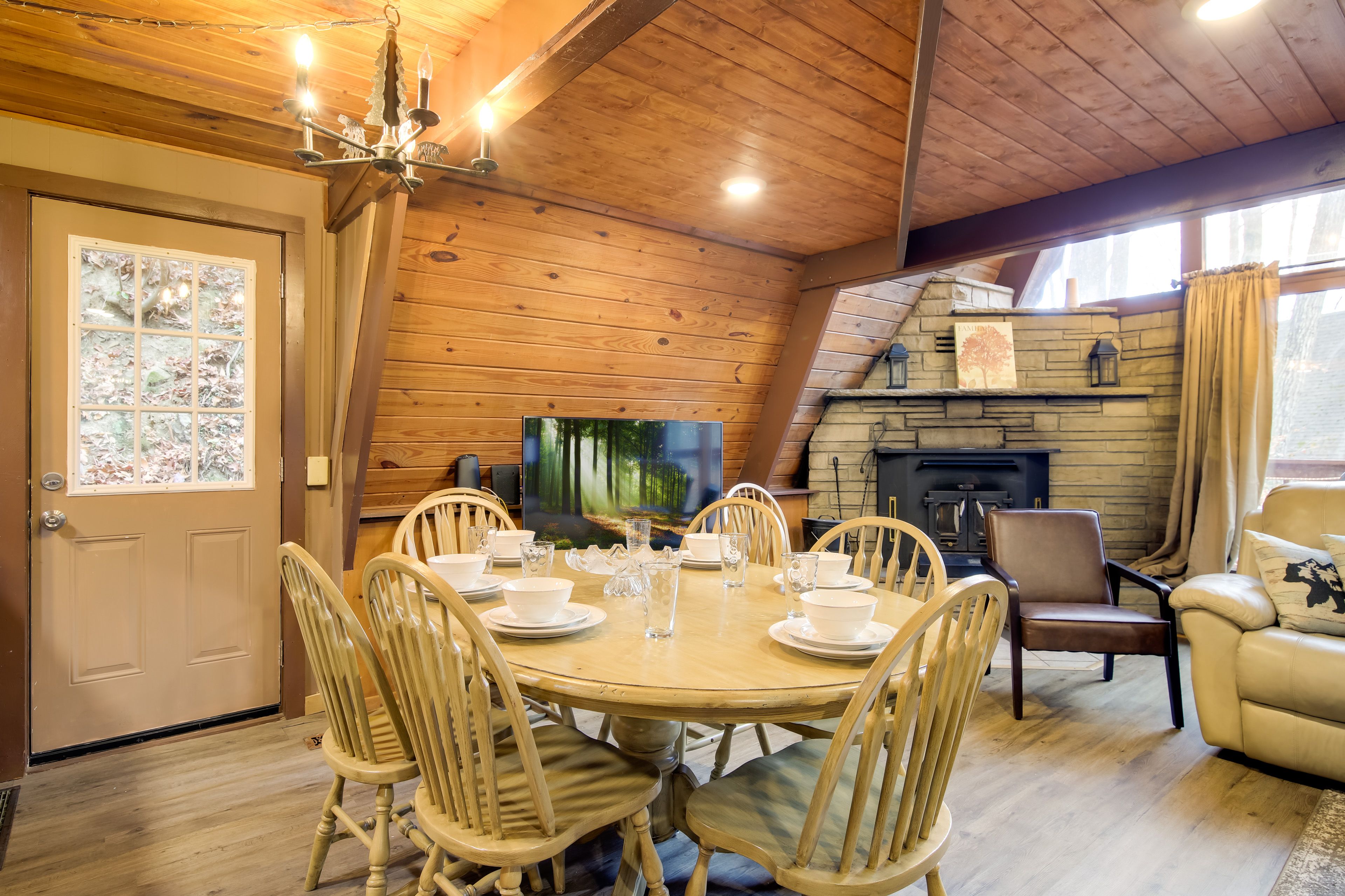 Dining Table | Dishware & Flatware Provided