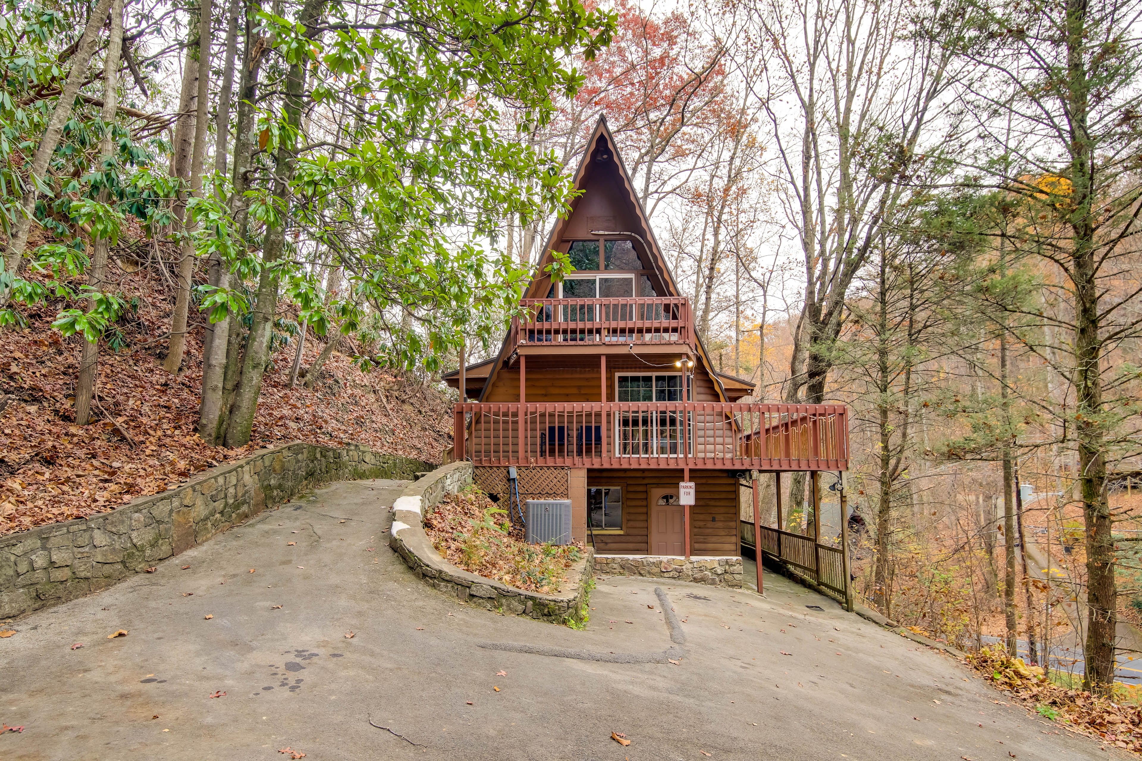 Gatlinburg Vacation Rental Home | 4BR | 3BA | 2,400 Sq Ft | Stairs Required