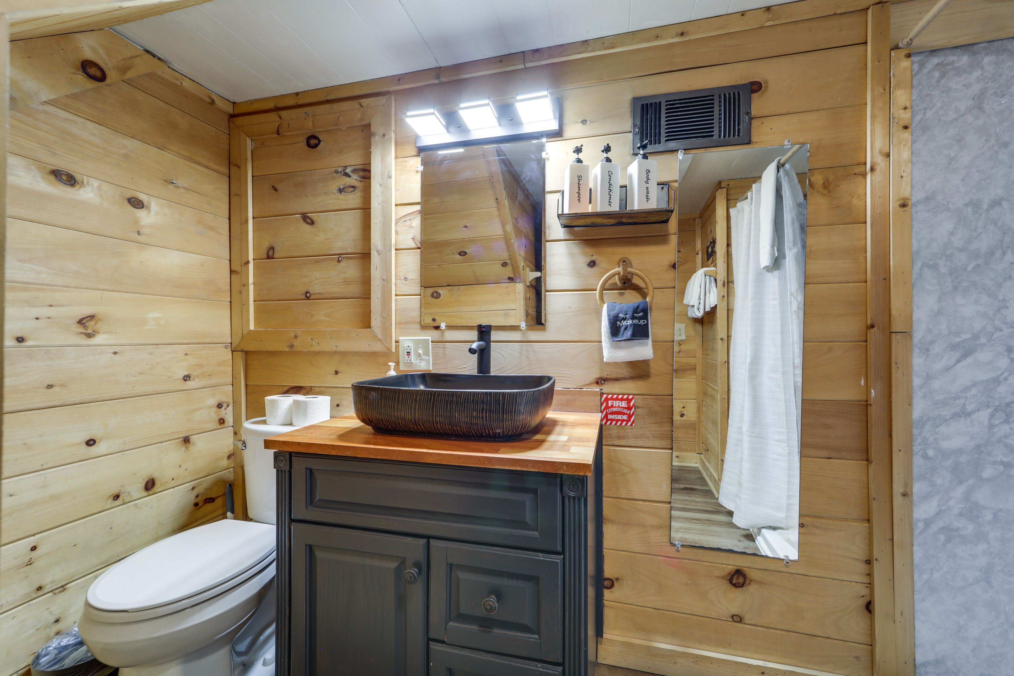 Full Bathroom