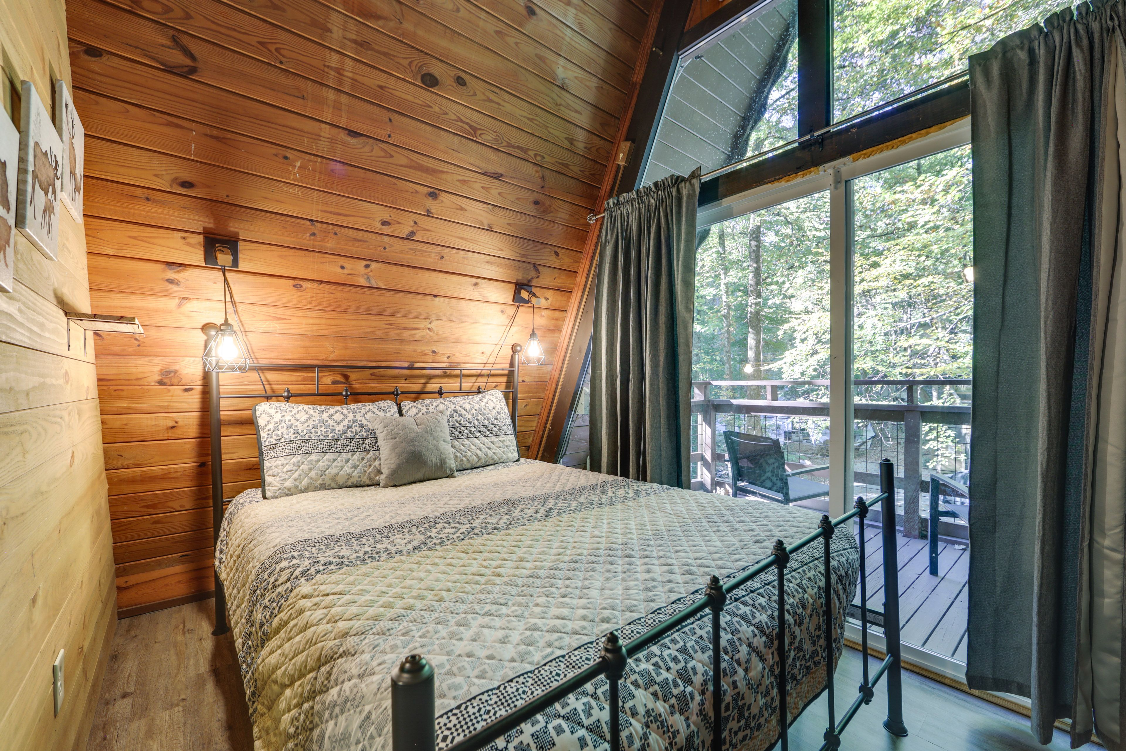 Bedroom 2 | Queen Bed | Linens Provided | 2nd Level