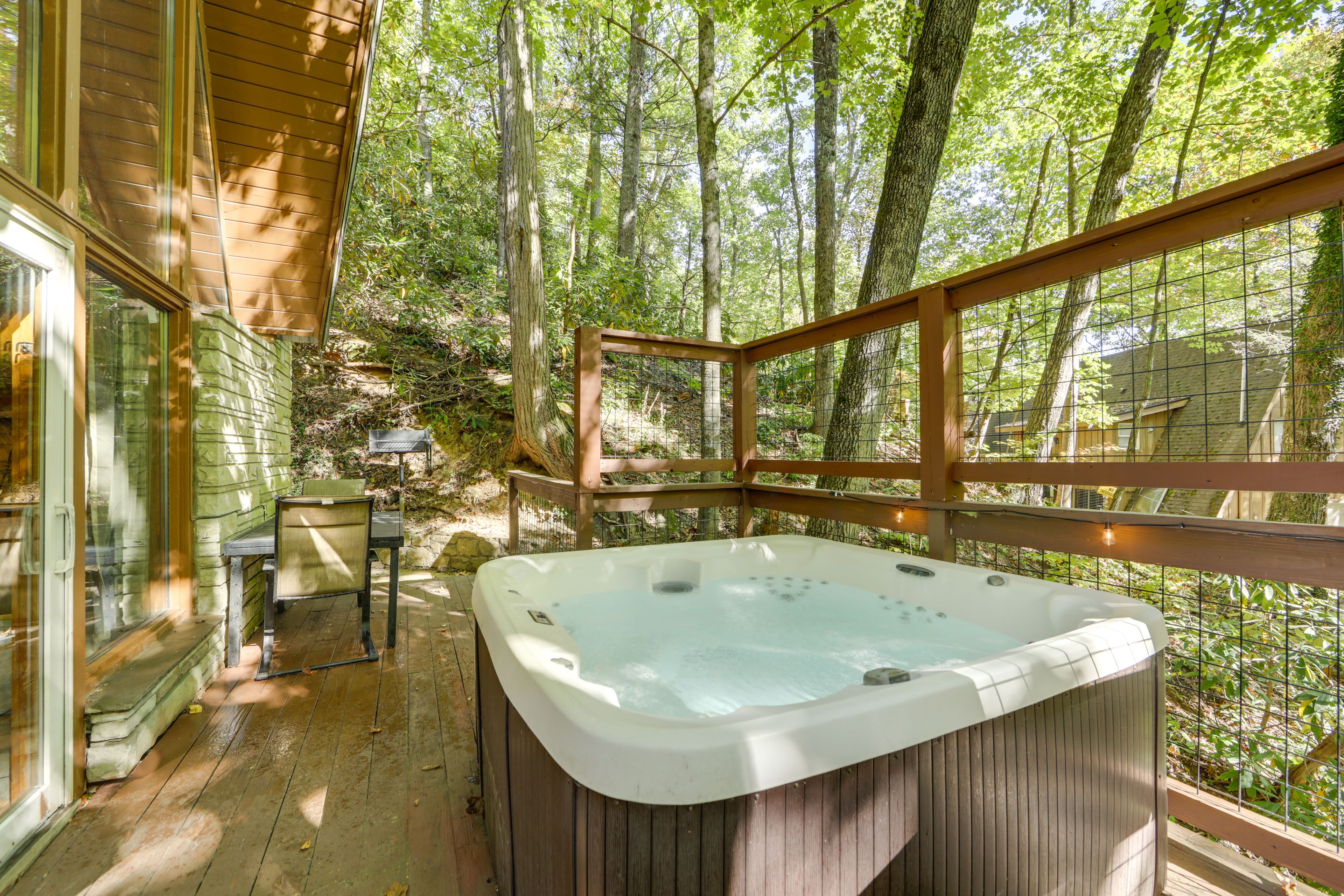 Gatlinburg Vacation Rental Home | 4BR | 3BA | 2,400 Sq Ft | Step-Free Access