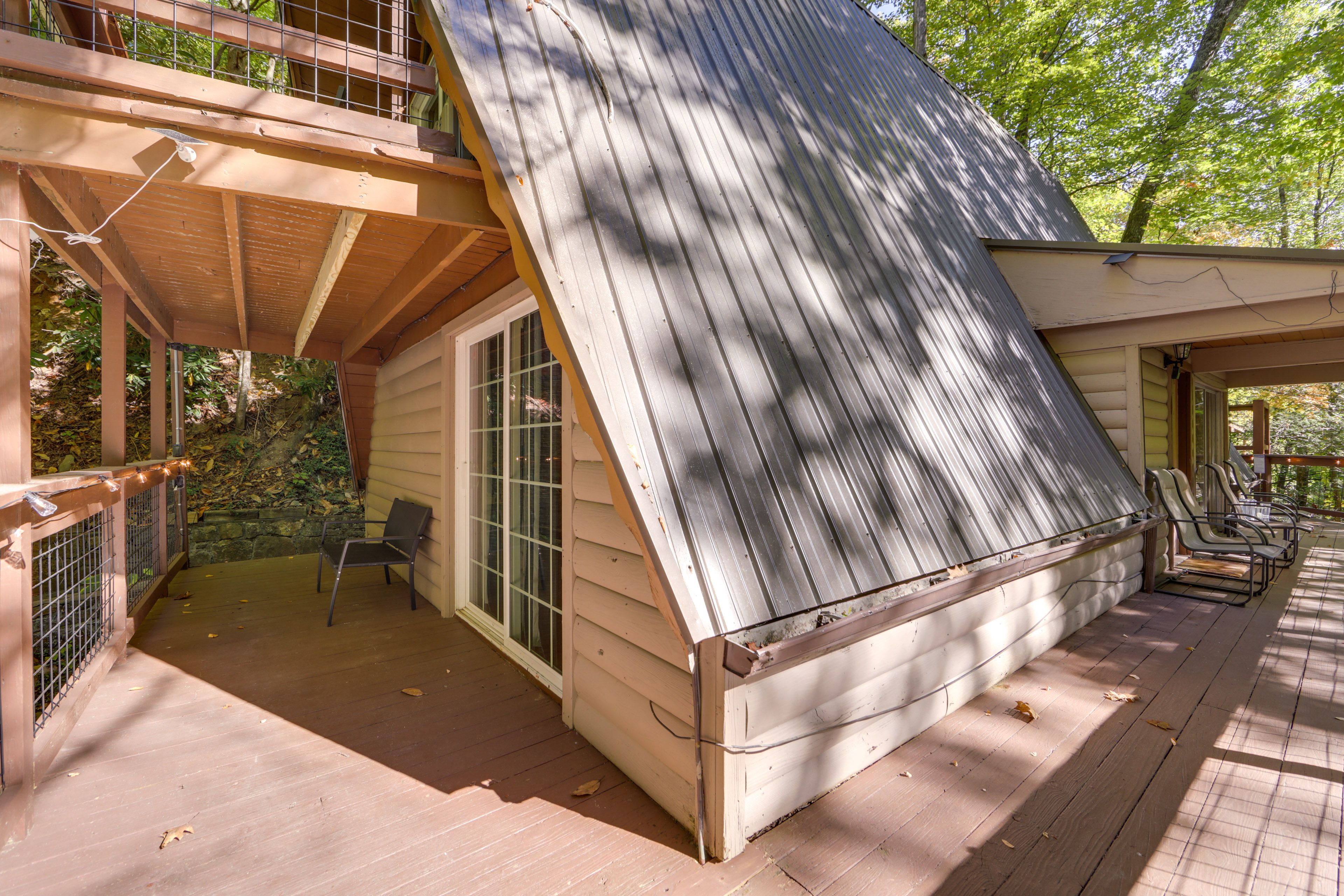 Upper Deck | Private Hot Tub