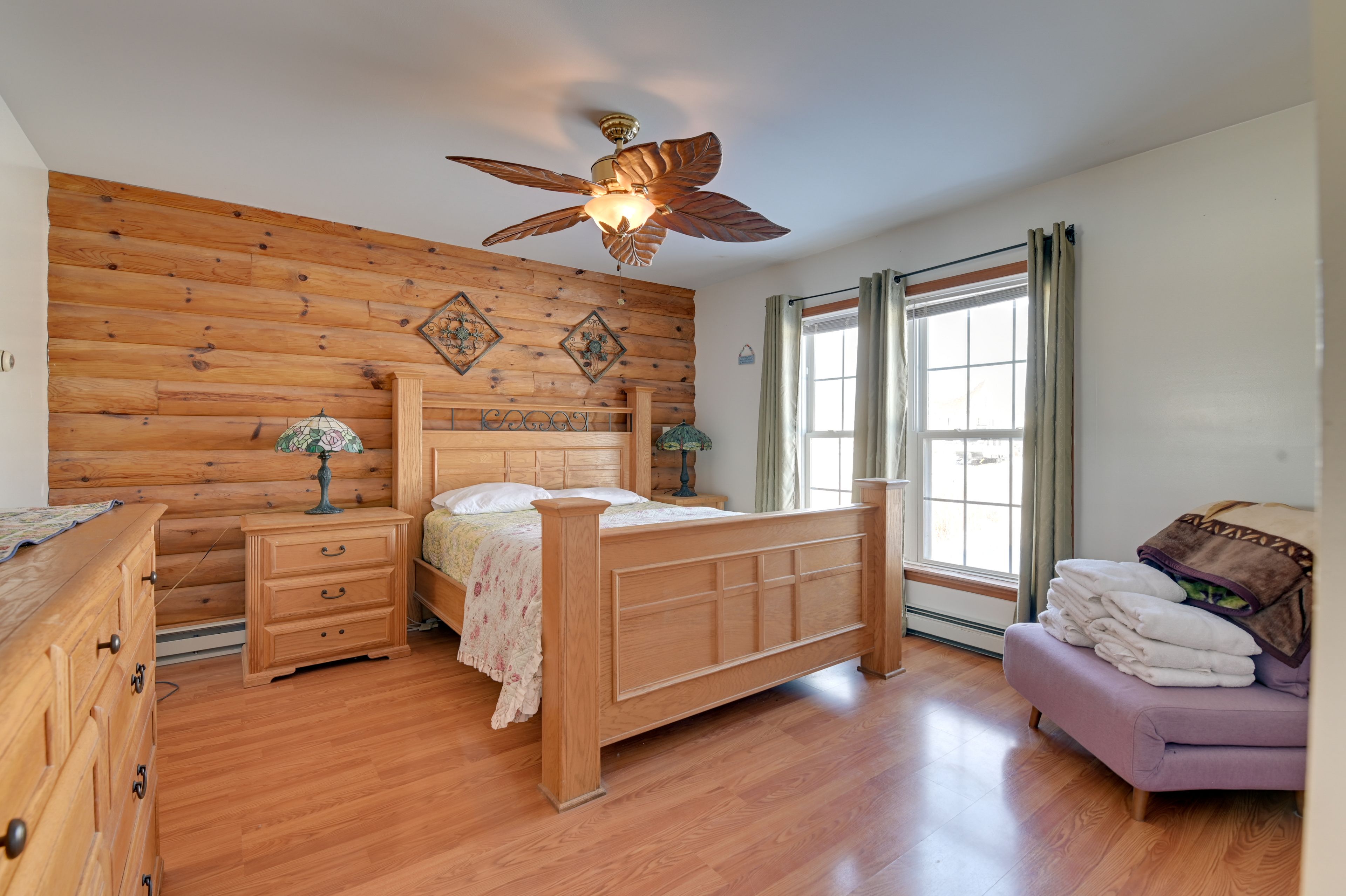 Bedroom 1 | Queen Bed | 1st Floor