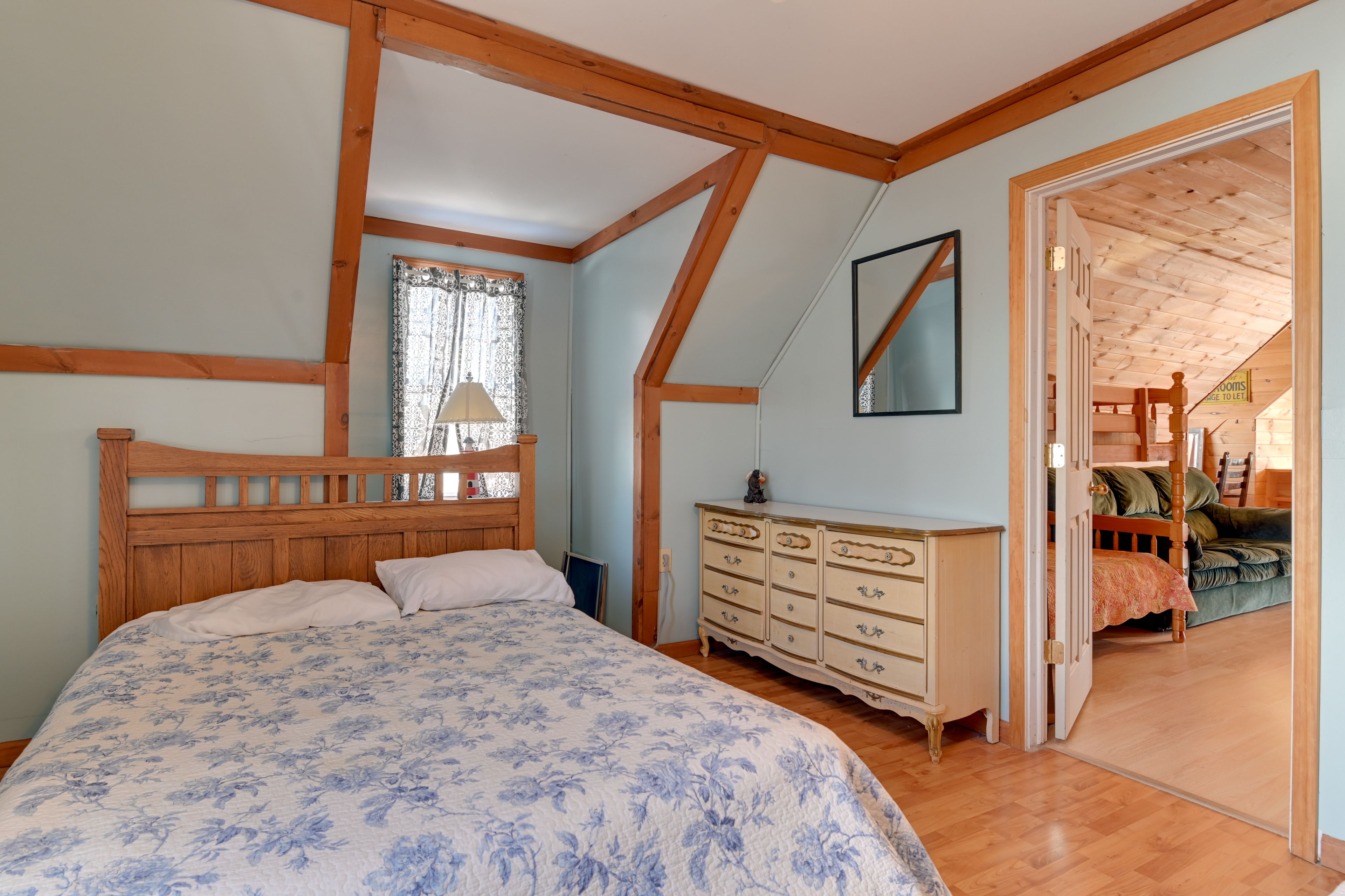 Bedroom 4 | Queen Bed | Twin Bed | 2nd Floor