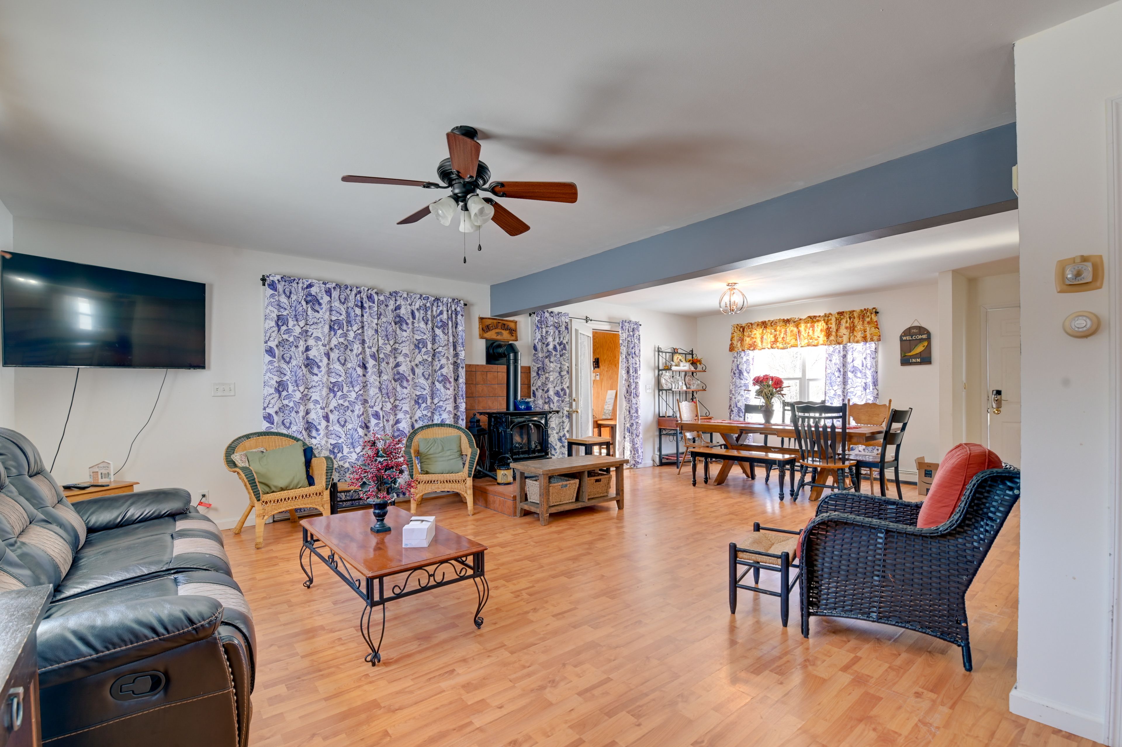 Living Room | Queen Sleeper Sofa | Free WiFi | Central A/C & Heat | Cable TV