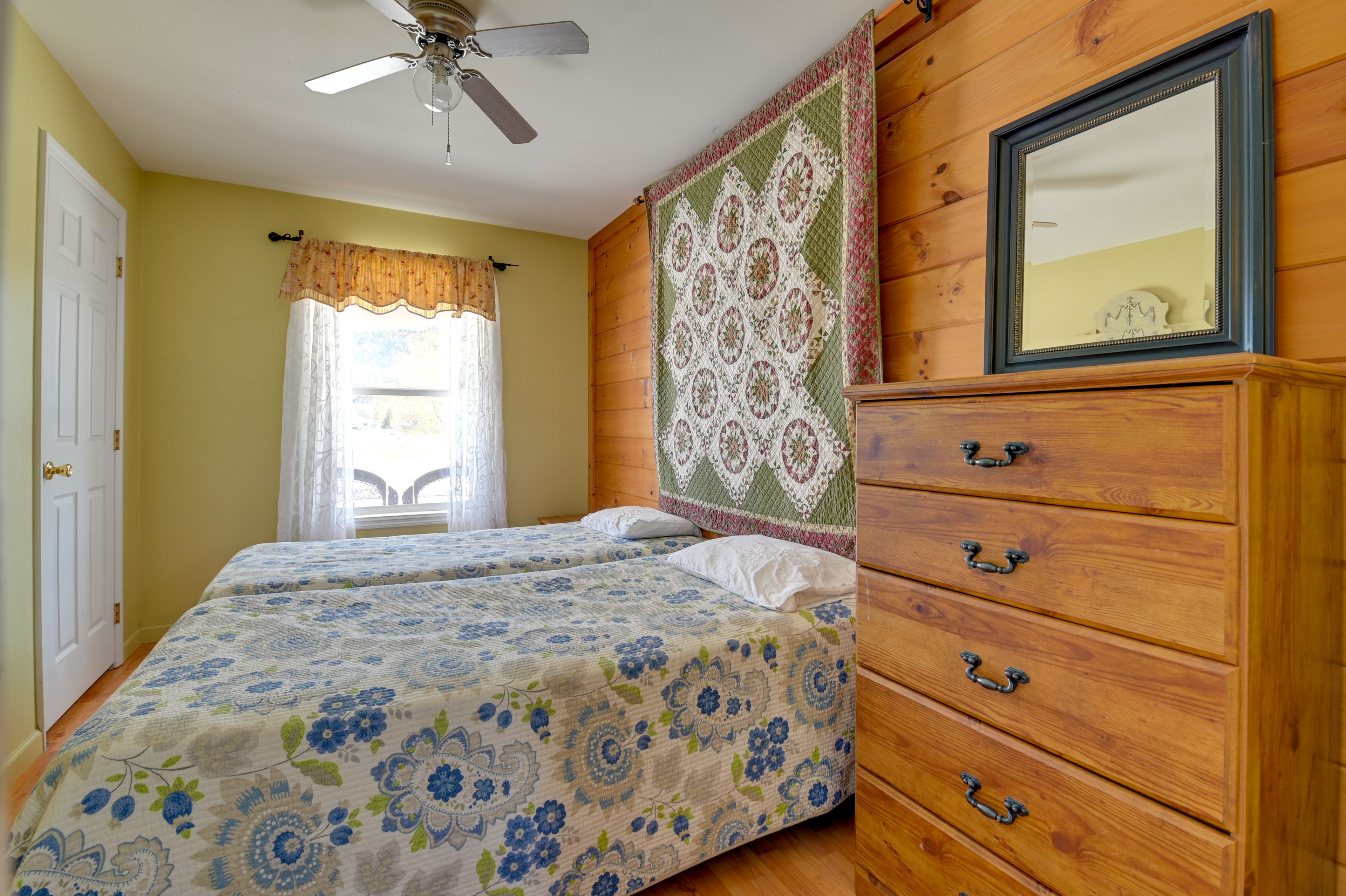 Bedroom 3 | 2 Twin Beds