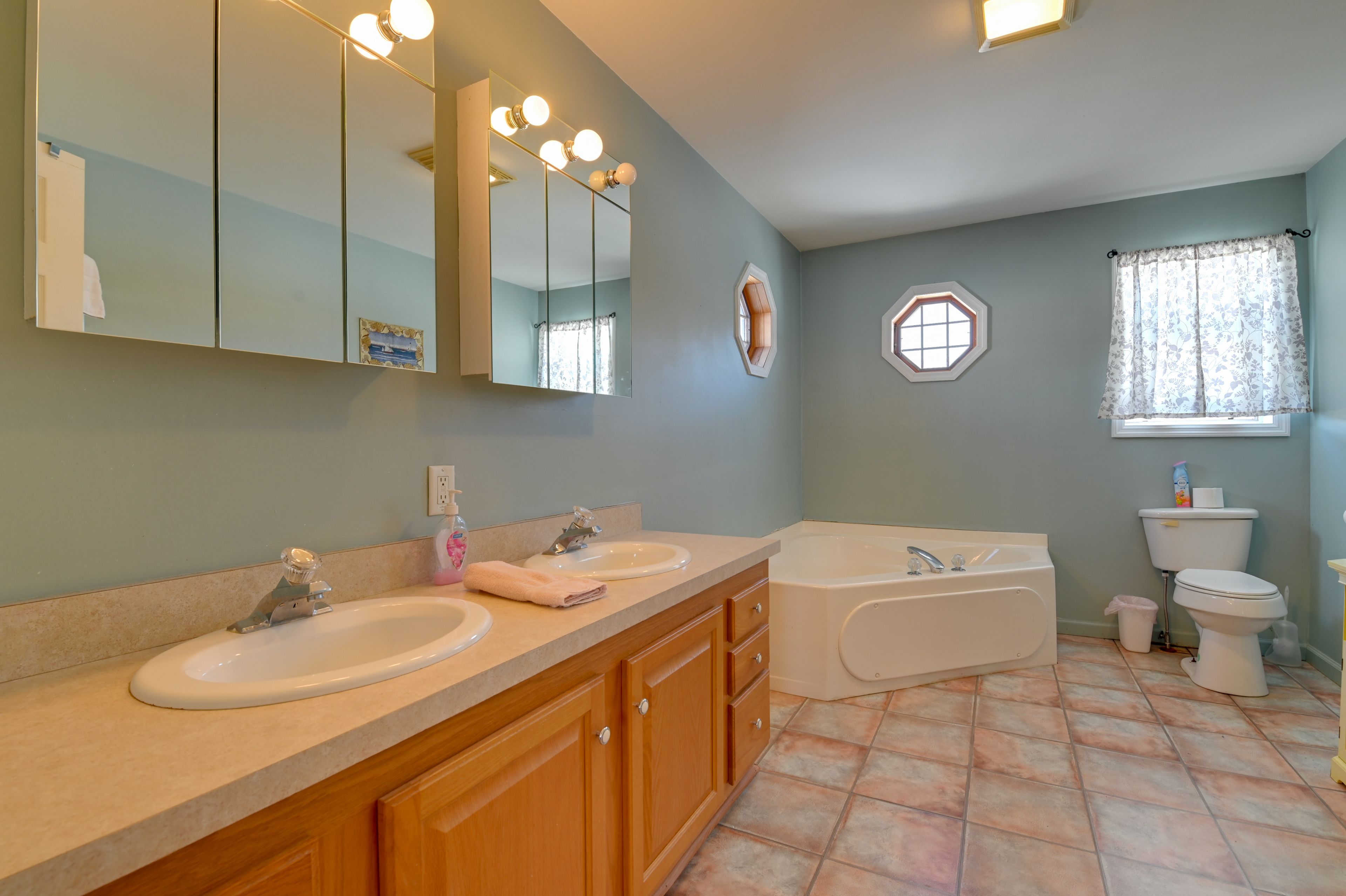 En-Suite Bathroom | Jetted Tub