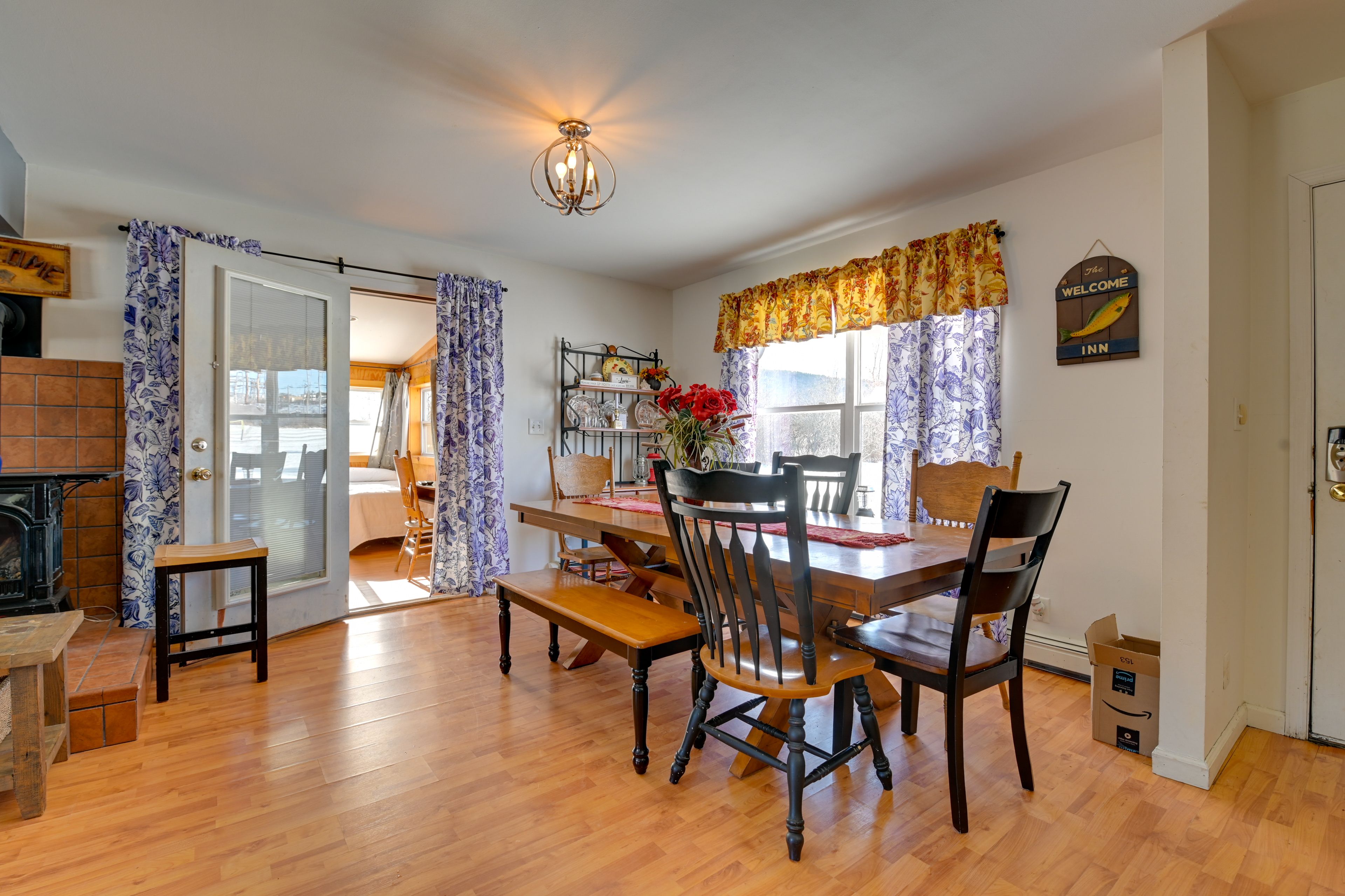 Dining Table | Dishware & Flatware