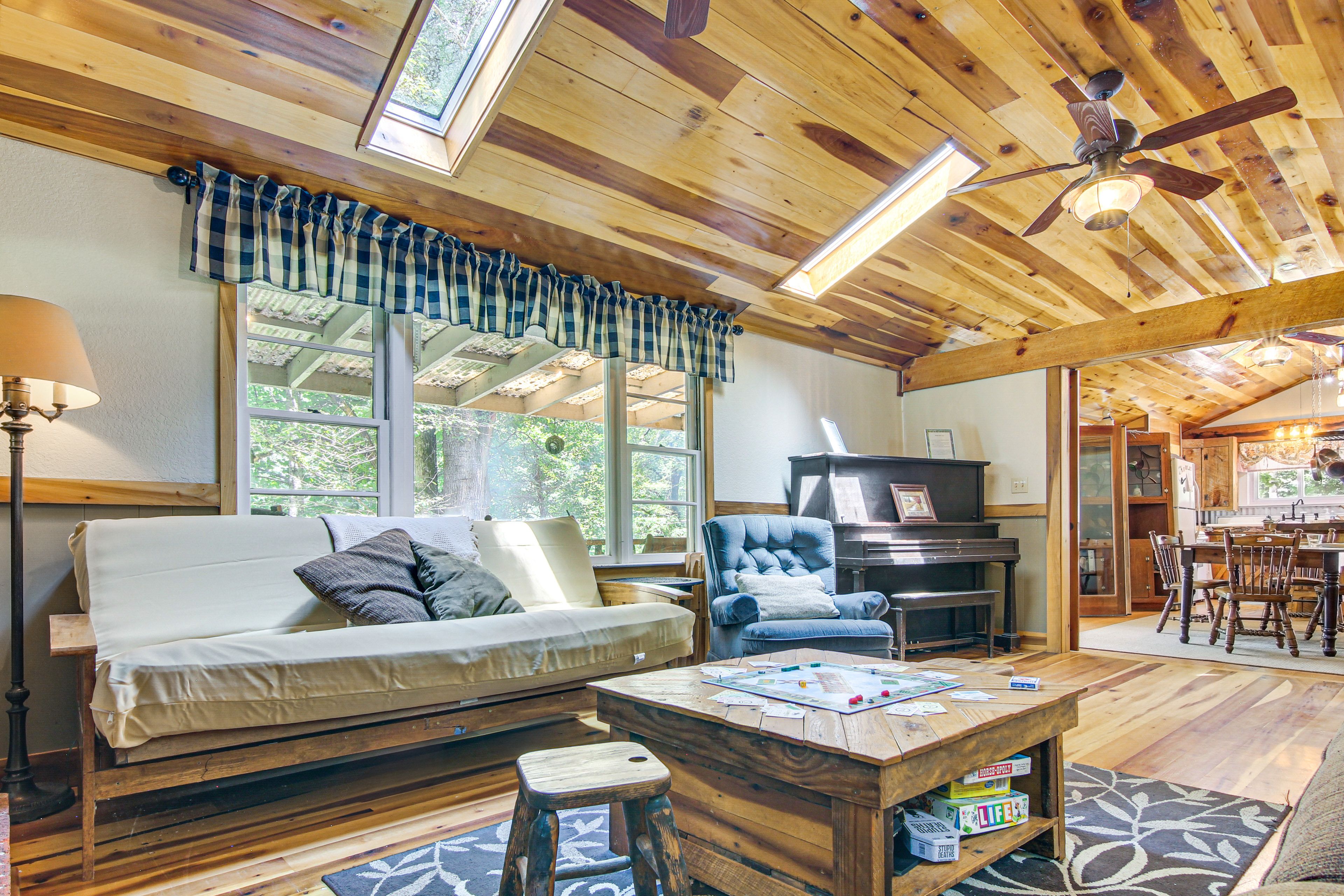 Living Room | Futon | Free WiFi | Central Heating | A/C