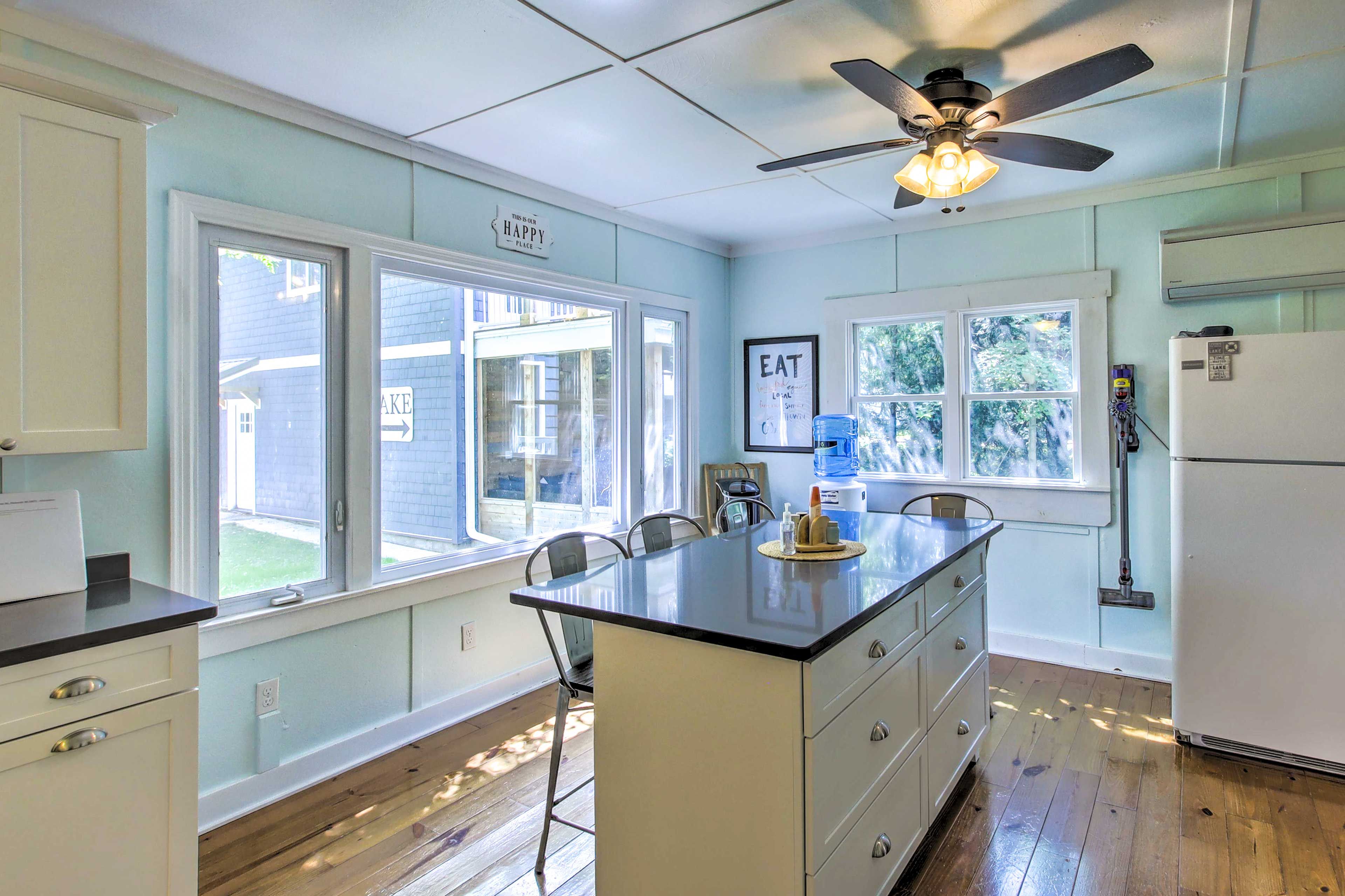 Additional Dining Area | 1st Floor | Breakfast Bar